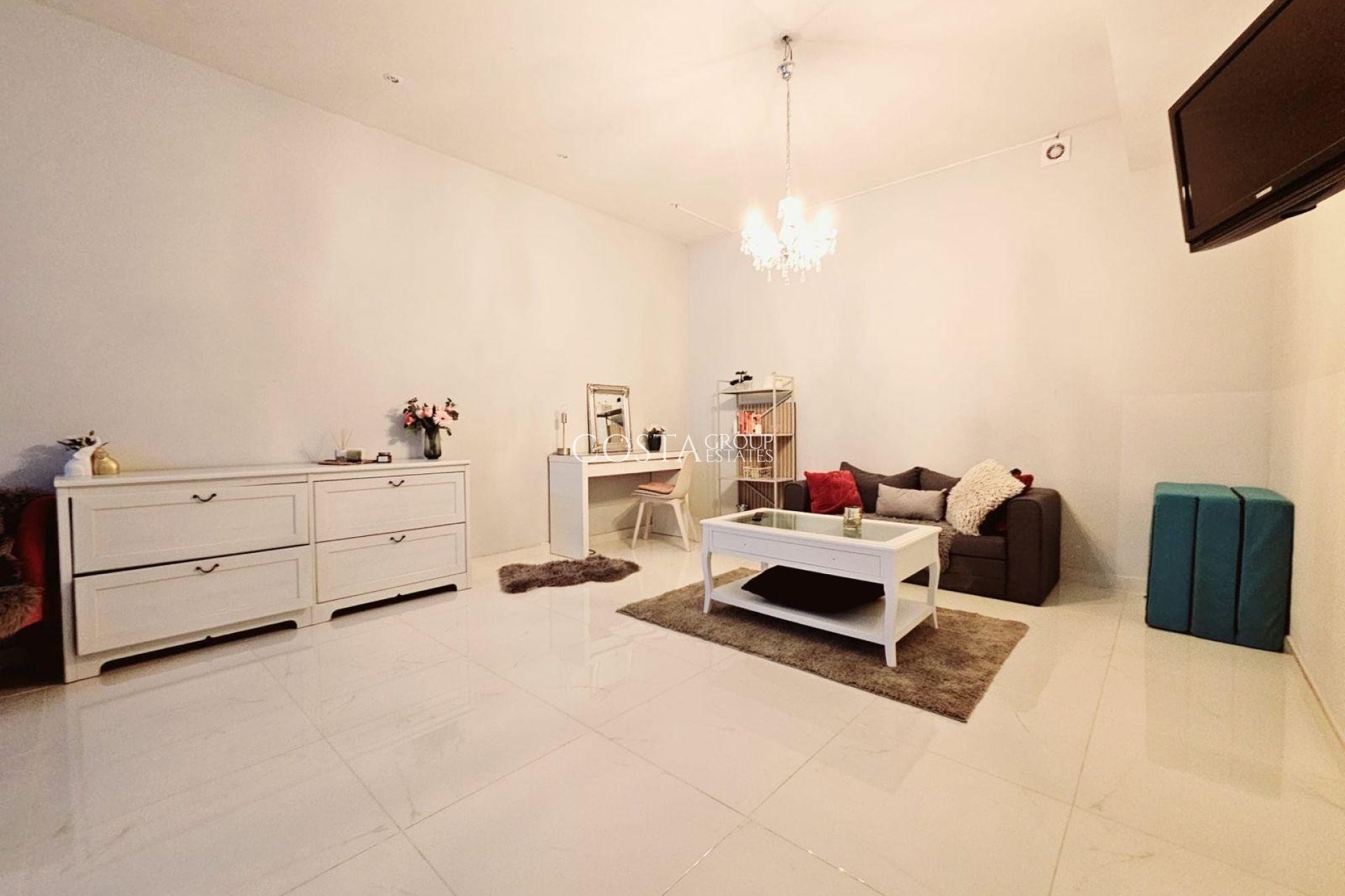 Herverkoop - Villa -
Orihuela Costa - Villamartín