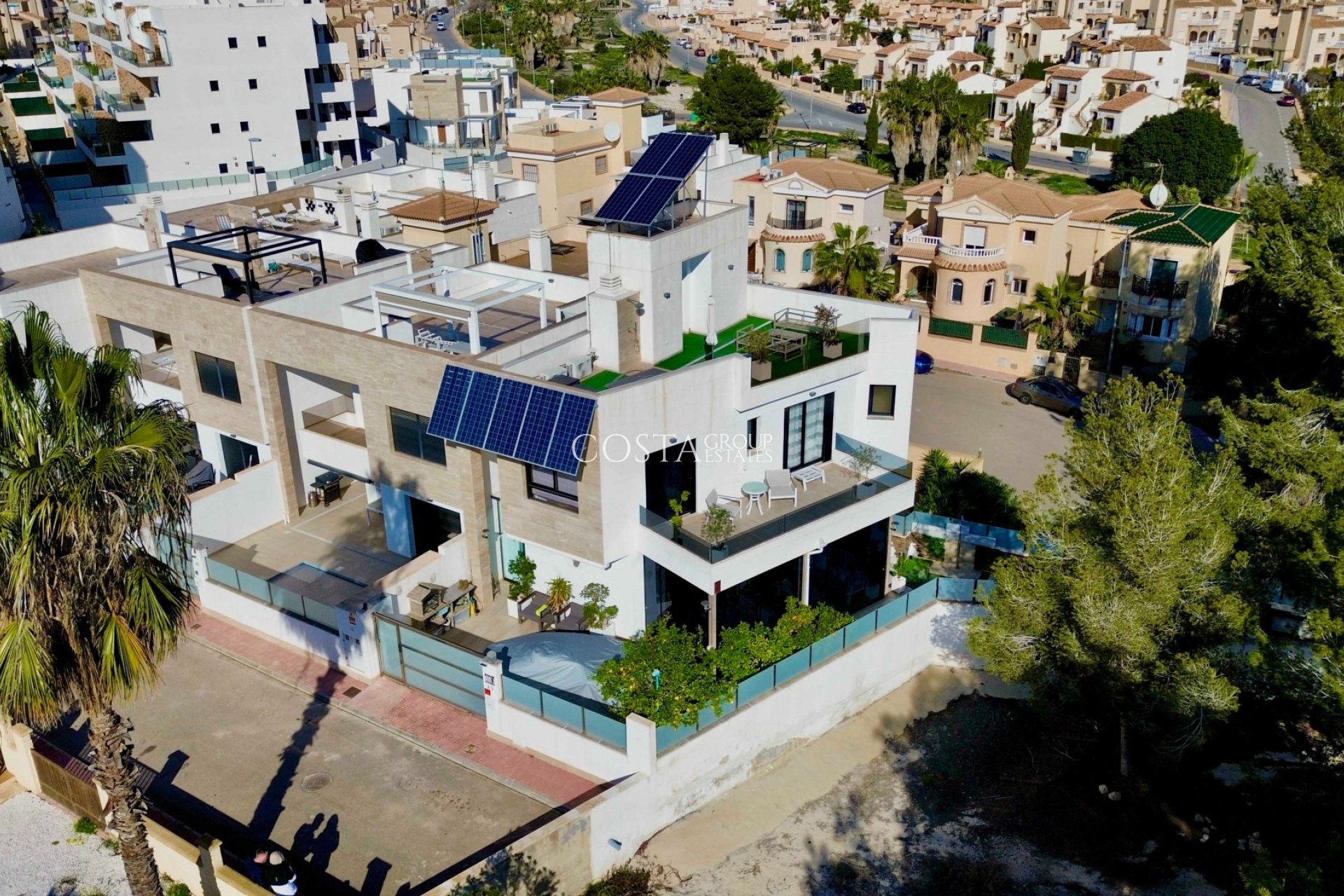 Herverkoop - Villa -
Orihuela Costa - Villamartín