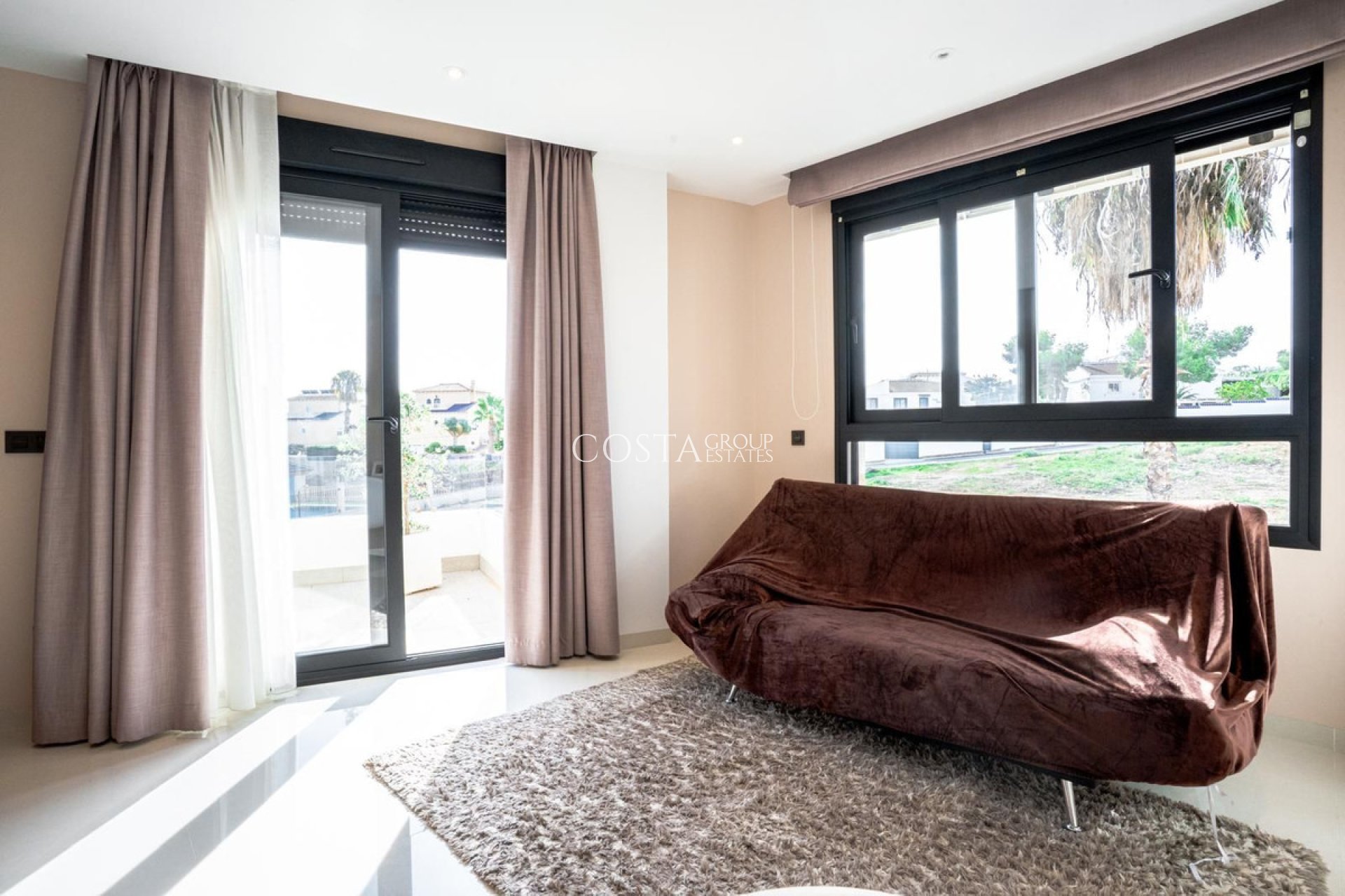 Herverkoop - Villa -
Orihuela Costa - Villamartin