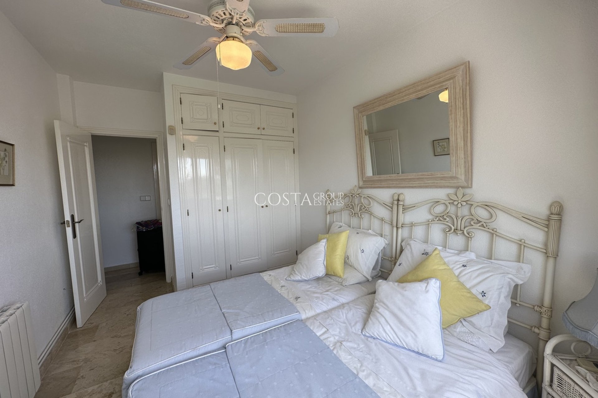 Herverkoop - Villa -
Orihuela Costa - Villamartin