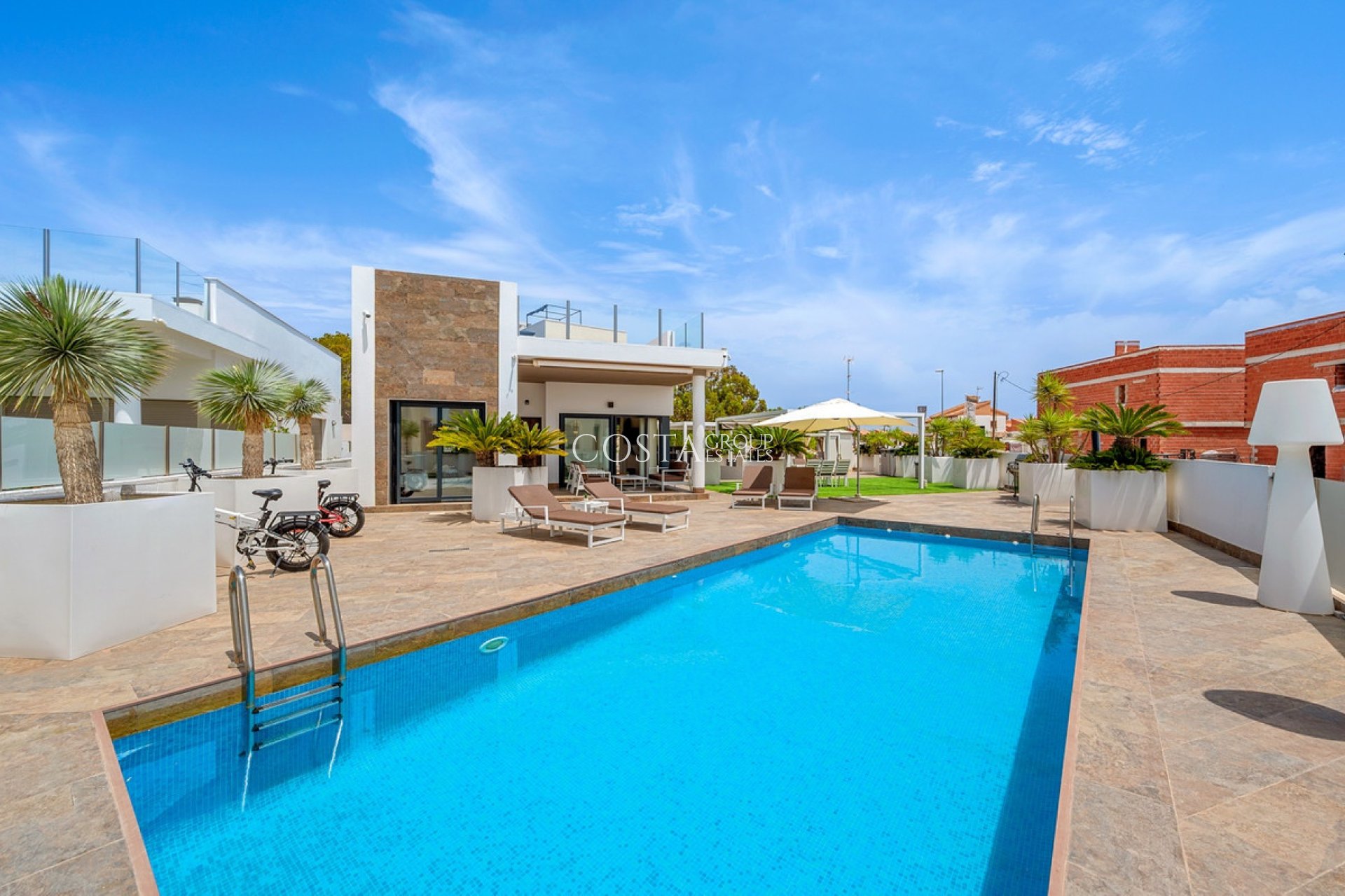 Herverkoop - Villa -
Orihuela Costa - Villamartin