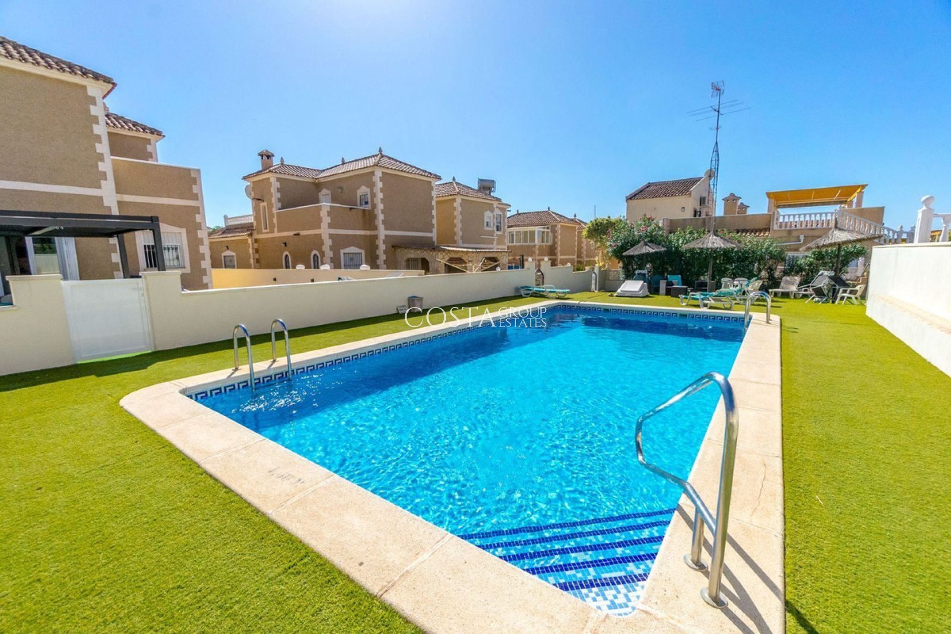 Herverkoop - Villa -
Orihuela Costa - Villamartin