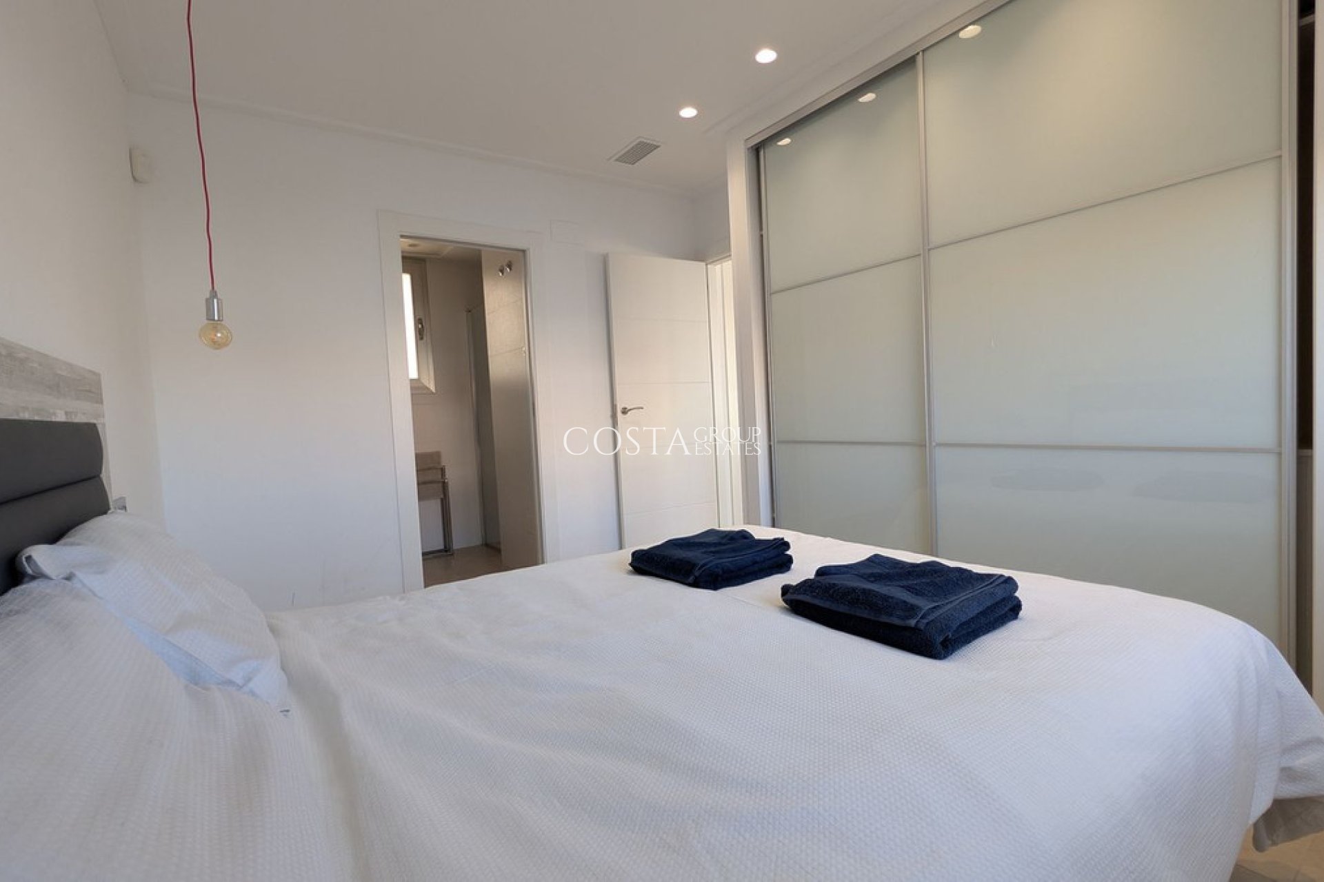 Herverkoop - Villa -
Orihuela Costa - Villamartin