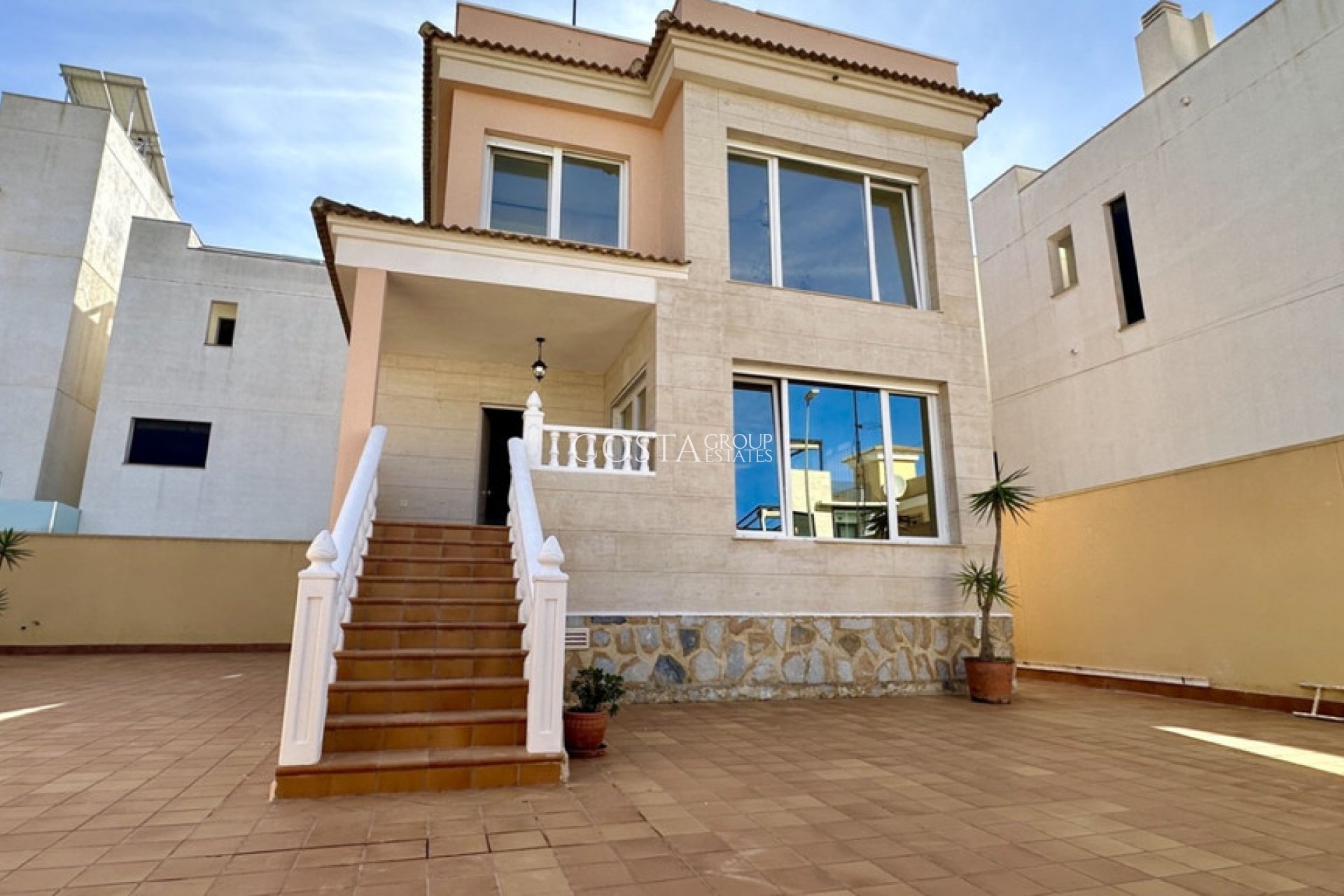 Herverkoop - Villa -
Orihuela Costa - Villamartin