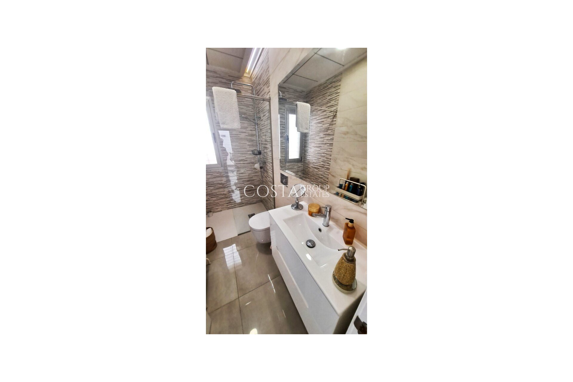 Herverkoop - Villa -
Orihuela Costa - Villamartin