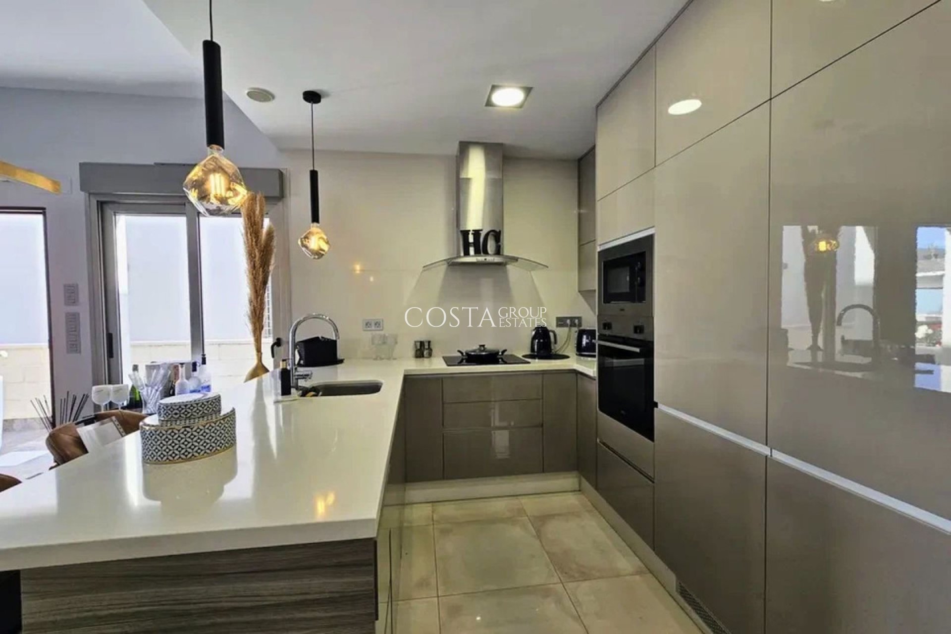 Herverkoop - Villa -
Orihuela Costa - Villamartin