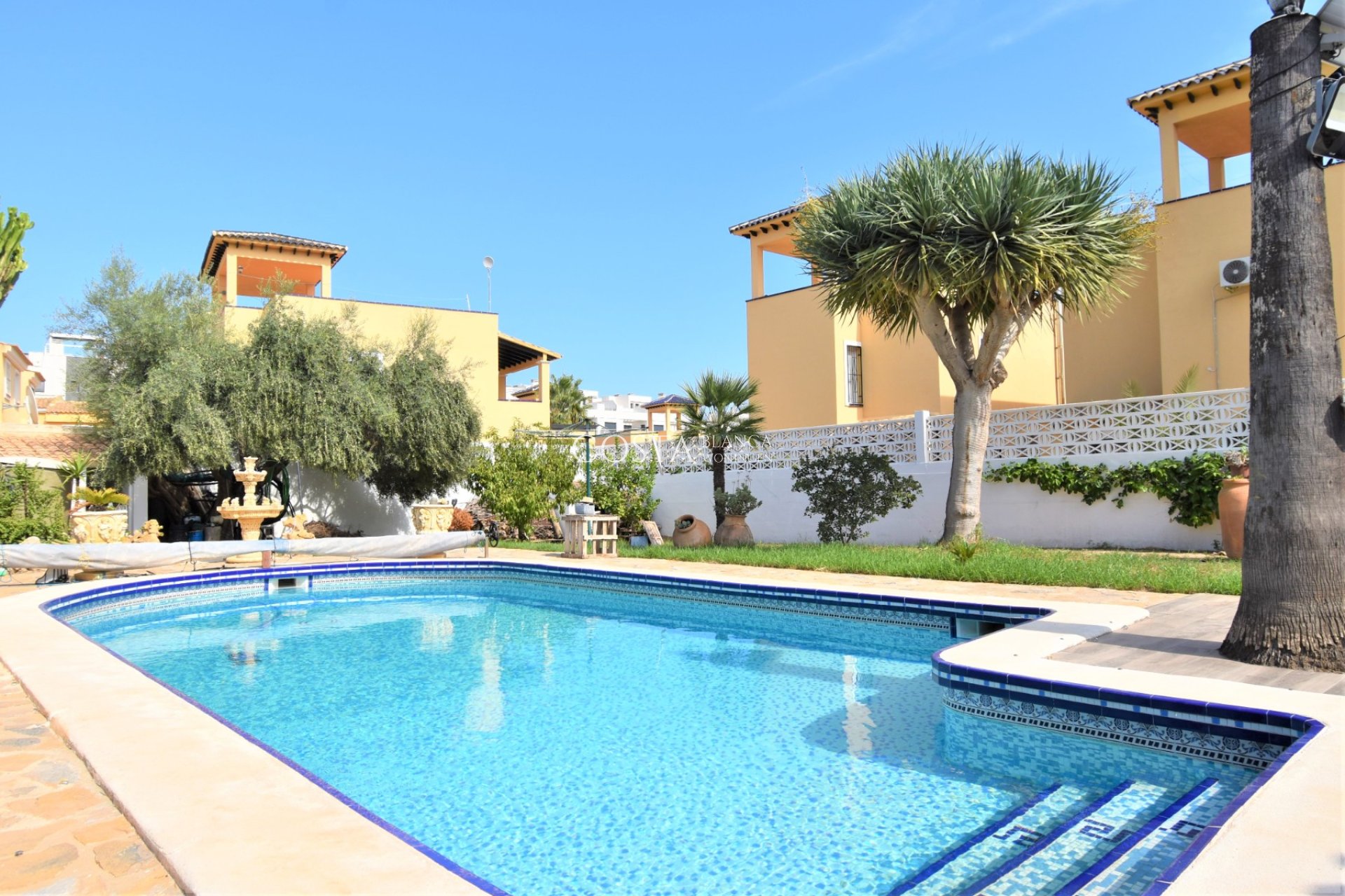 Herverkoop - Villa -
Orihuela Costa - Villamartín