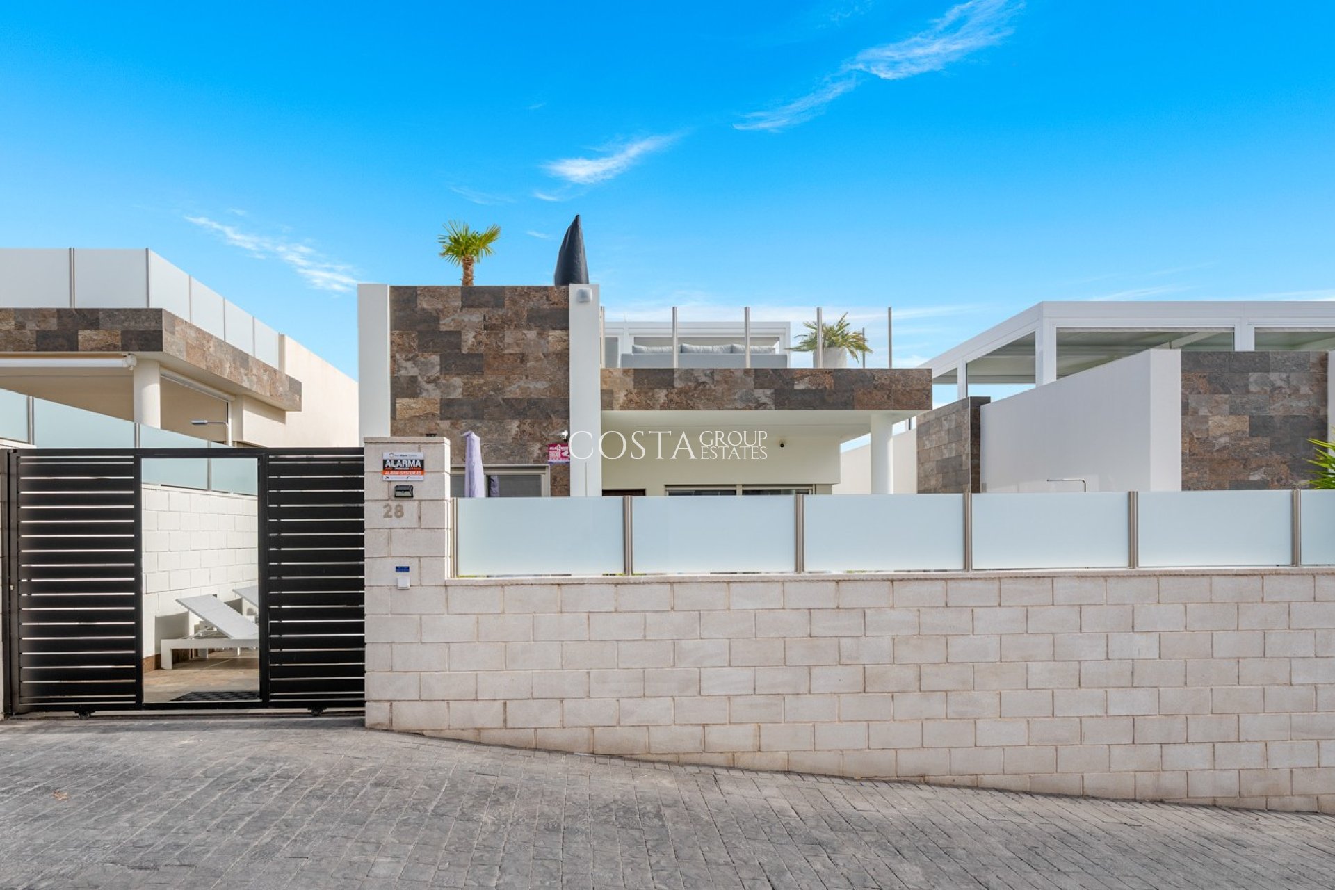 Herverkoop - Villa -
Orihuela Costa - Villamartín