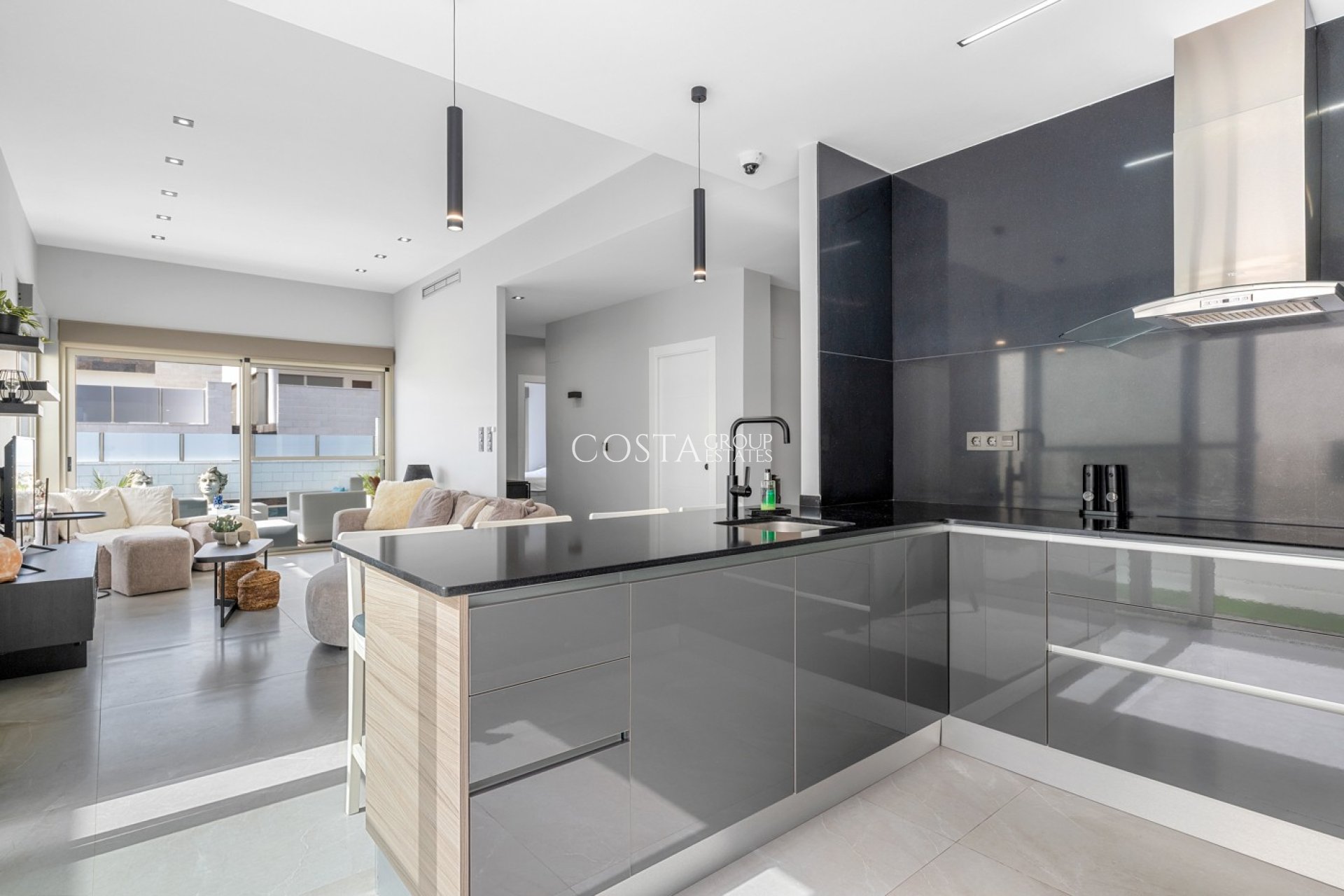 Herverkoop - Villa -
Orihuela Costa - Villamartín