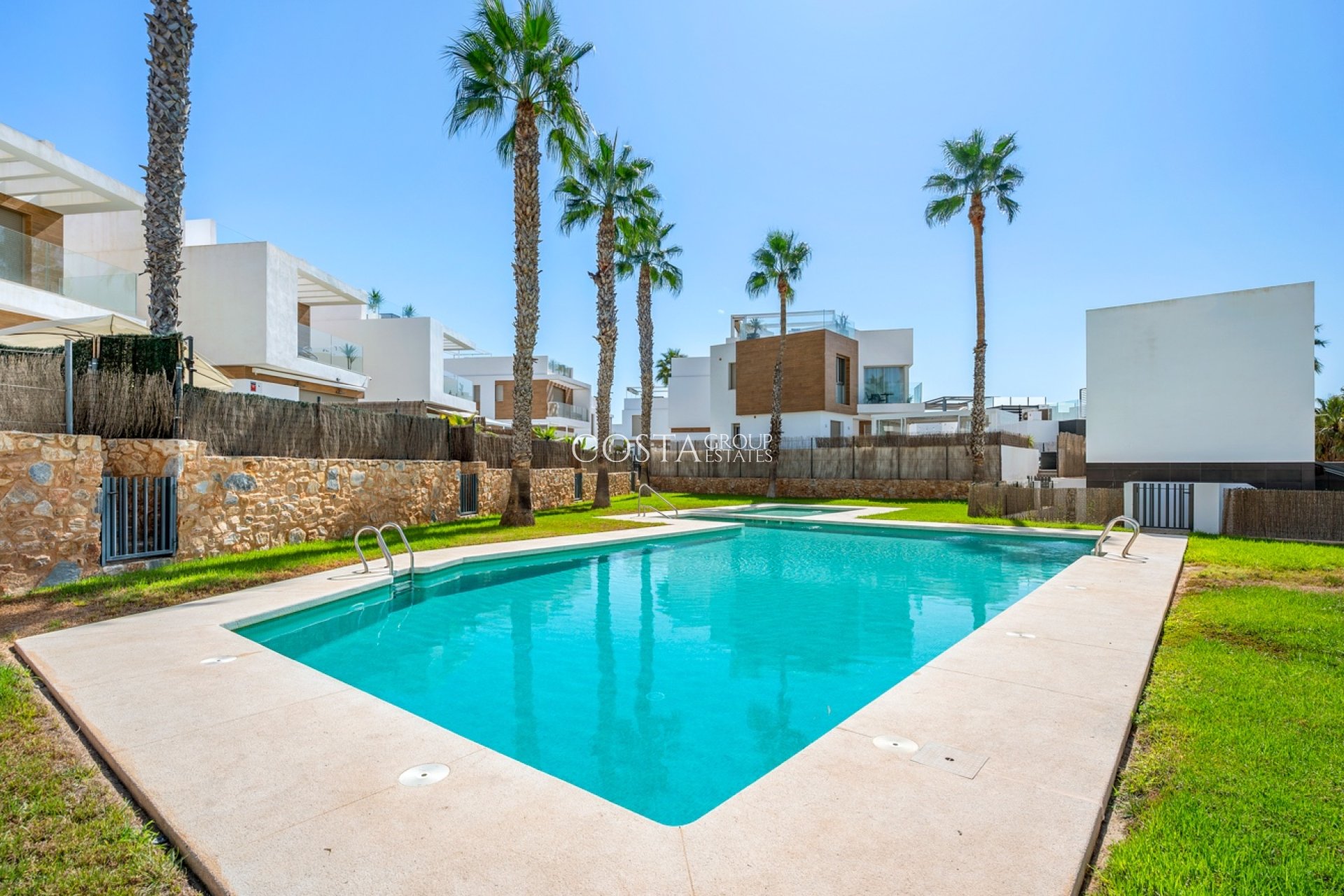 Herverkoop - Villa -
Orihuela Costa - Villamartín