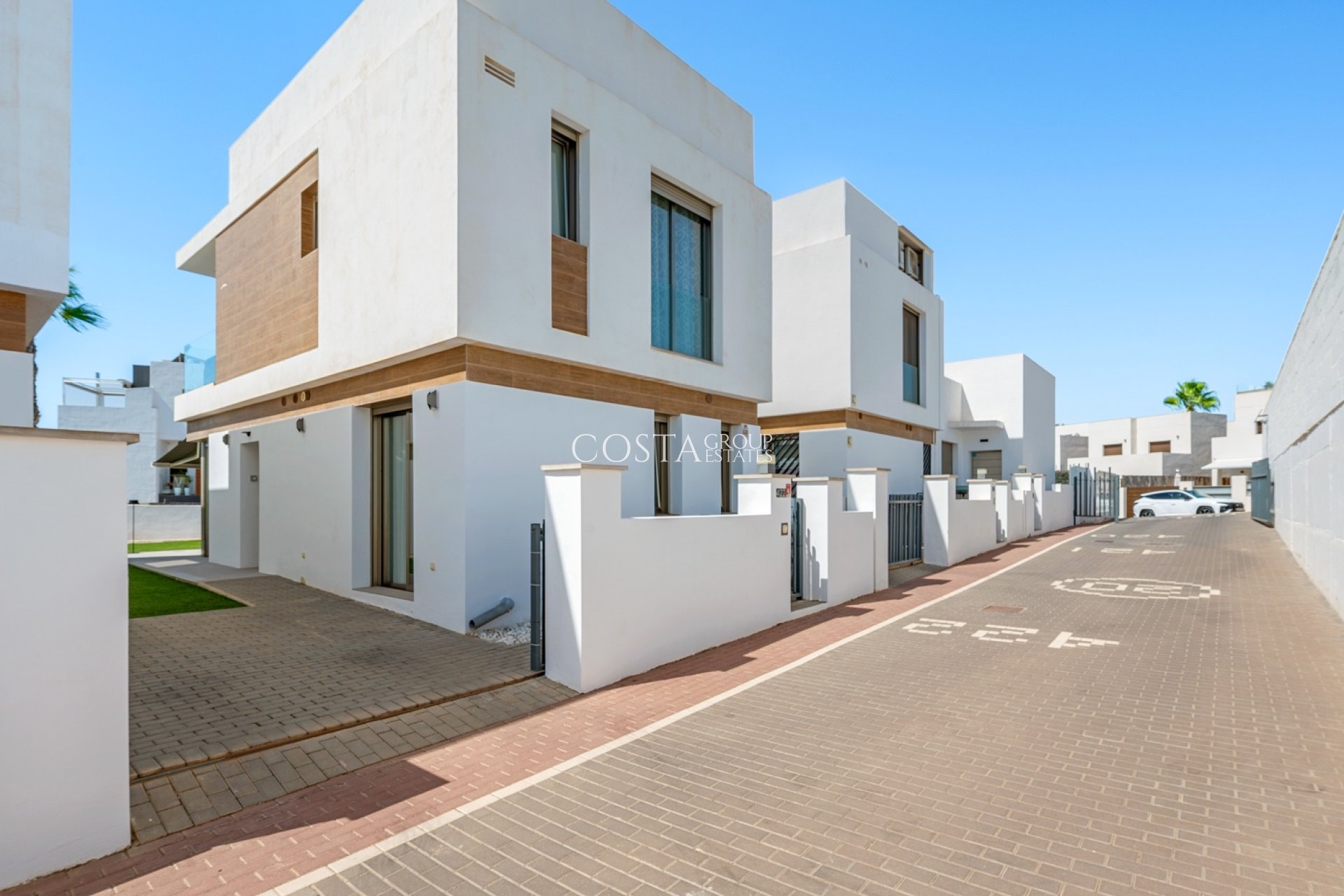 Herverkoop - Villa -
Orihuela Costa - Villamartín