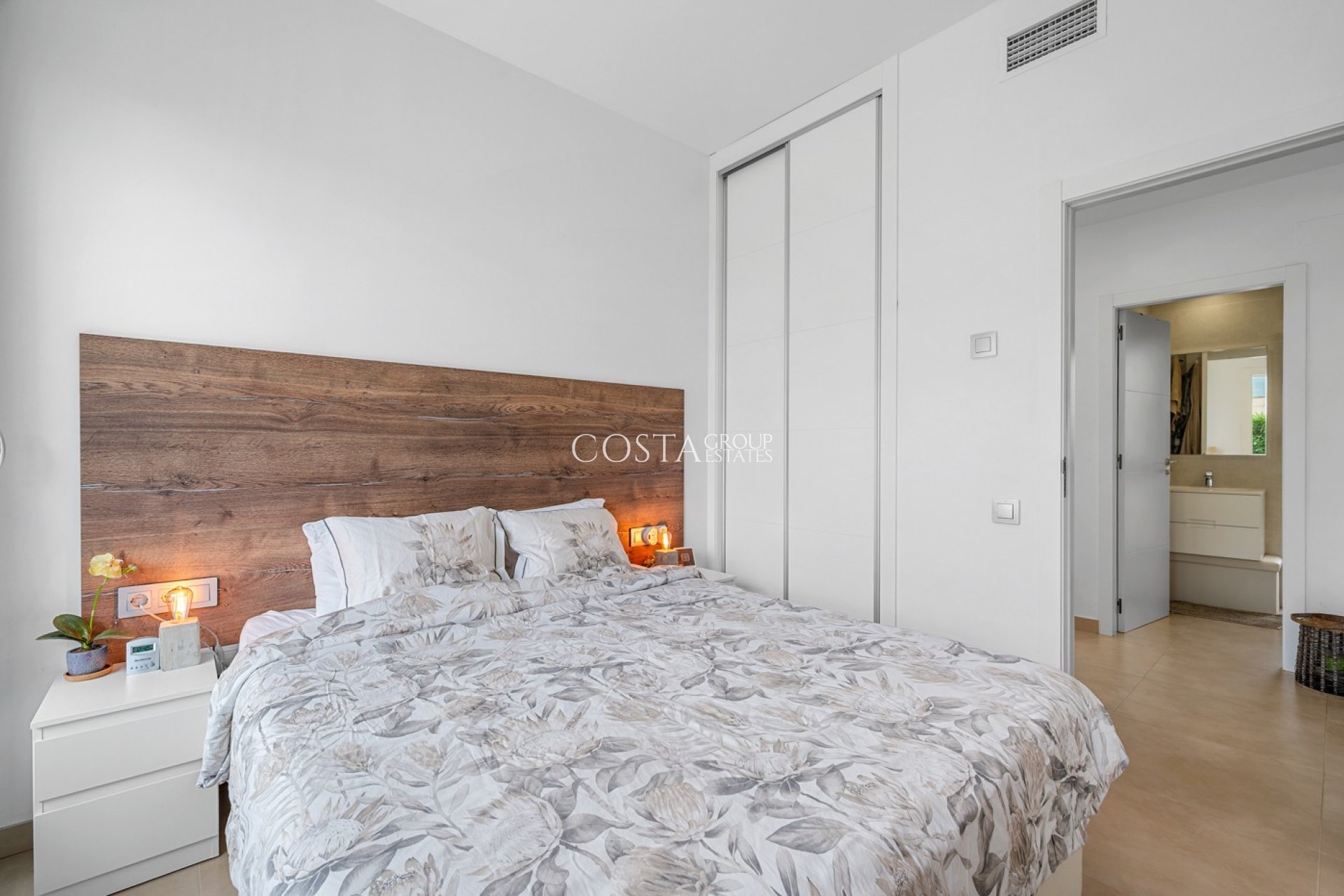 Herverkoop - Villa -
Orihuela Costa - Vistabella Golf