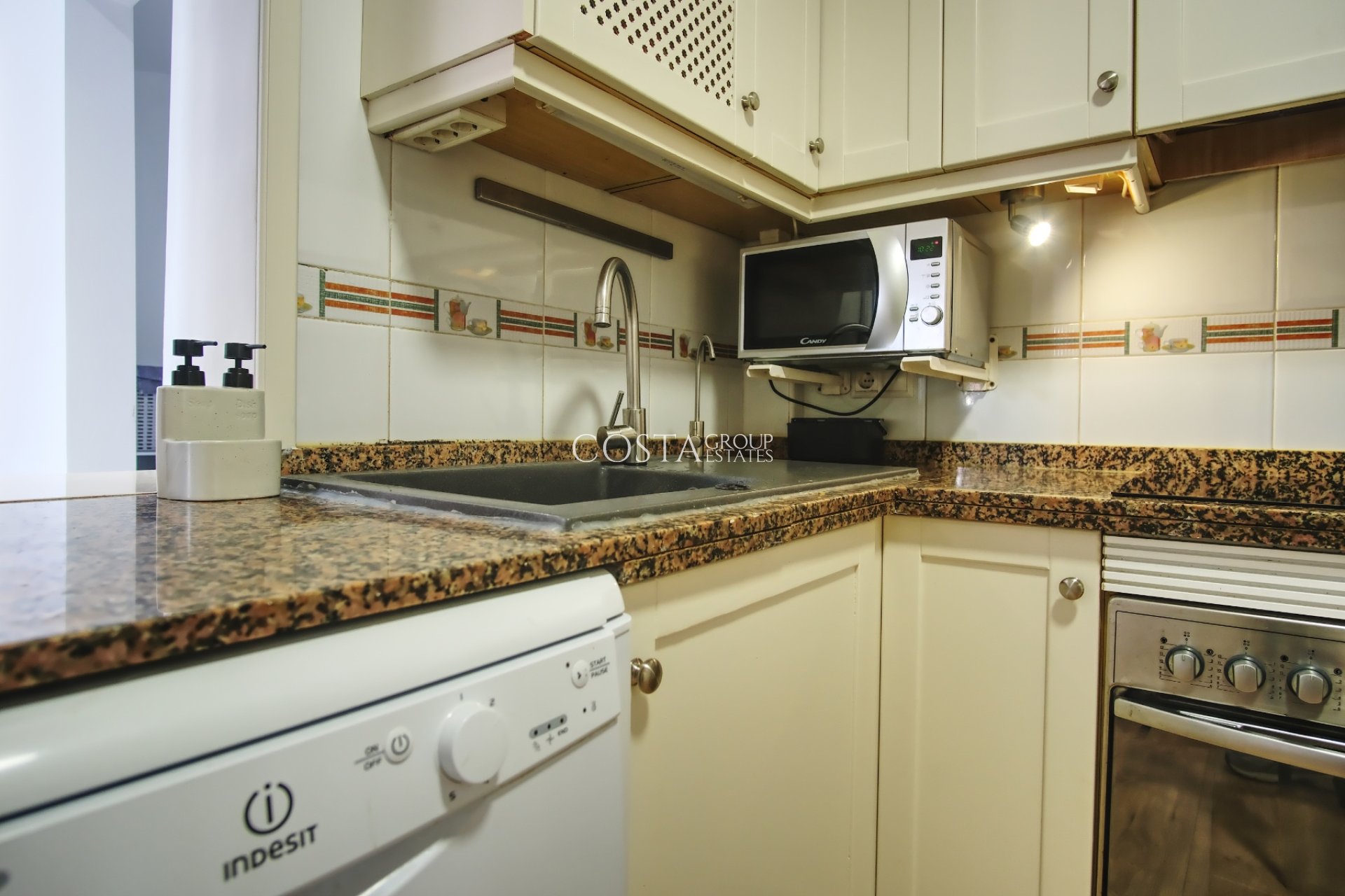 Herverkoop - Villa -
Orihuela Costa