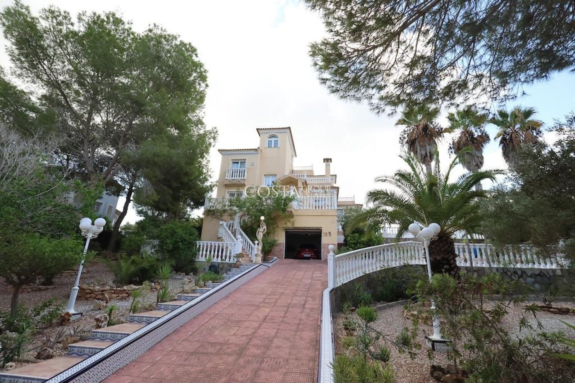 Herverkoop - Villa -
Orihuela Costa