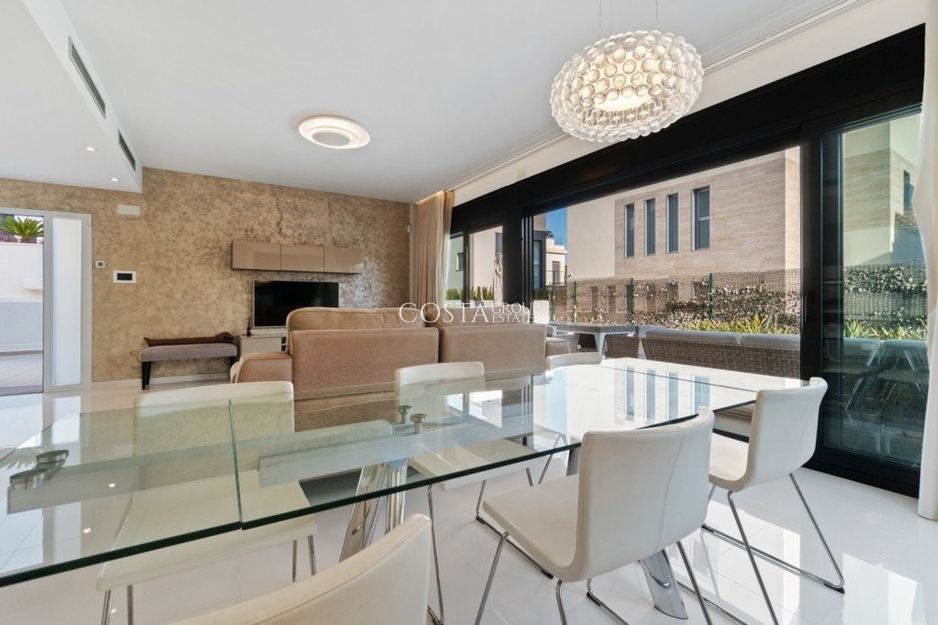 Herverkoop - Villa -
Orihuela Costa