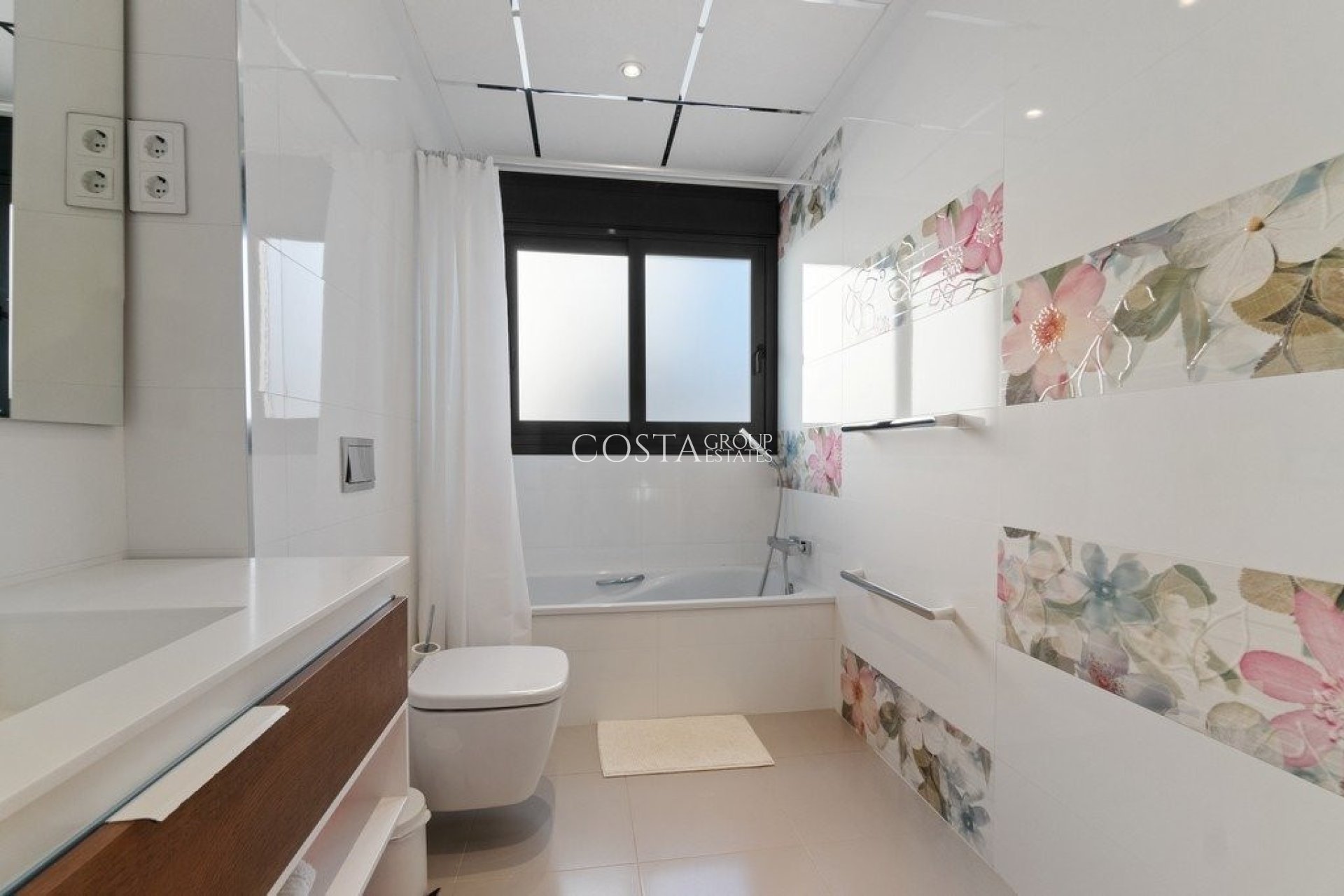 Herverkoop - Villa -
Orihuela Costa