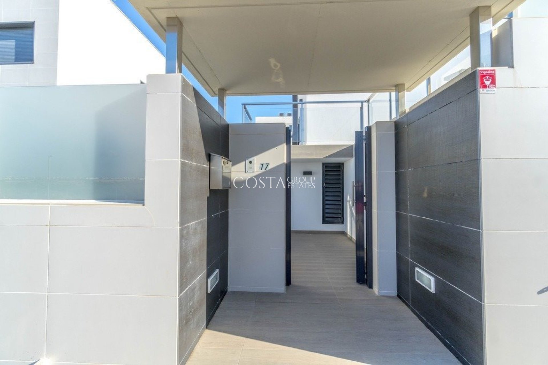 Herverkoop - Villa -
Orihuela Costa