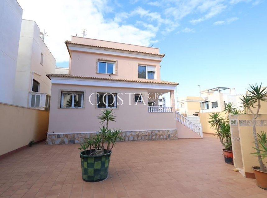 Herverkoop - Villa -
Orihuela Costa