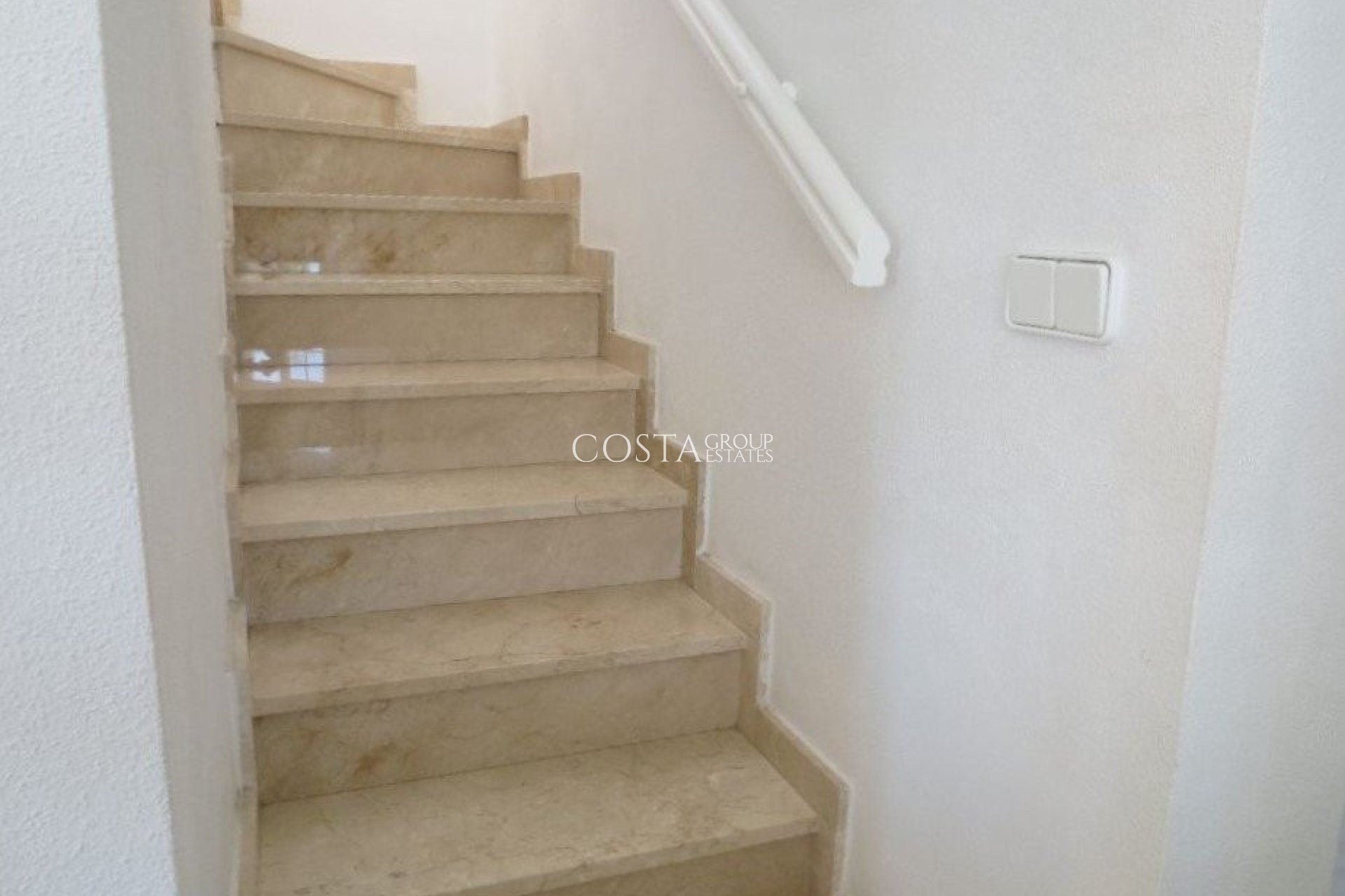 Herverkoop - Villa -
Orihuela - El Galan