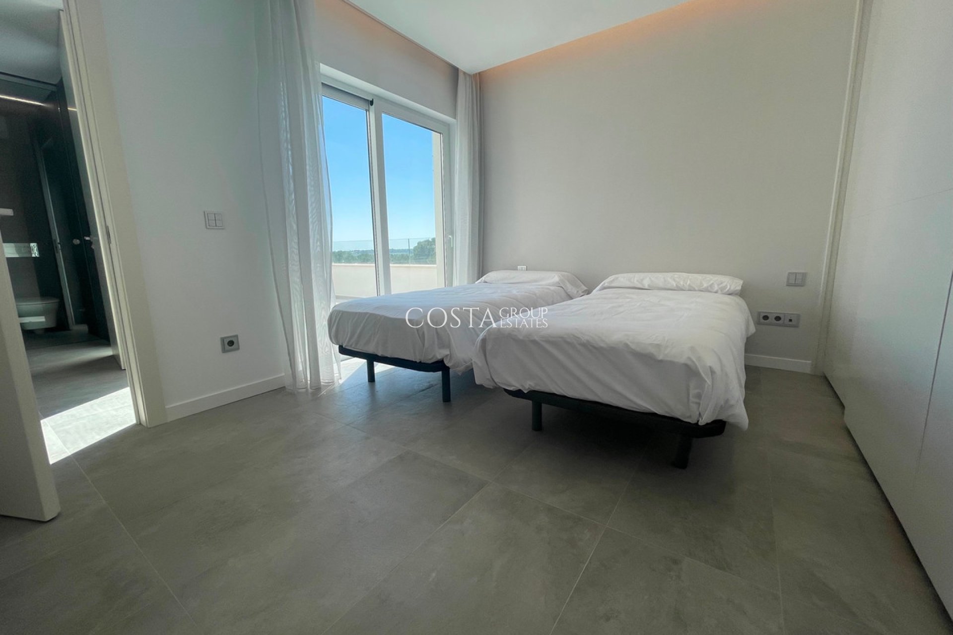 Herverkoop - Villa -
Orihuela - Las Colinas Golf