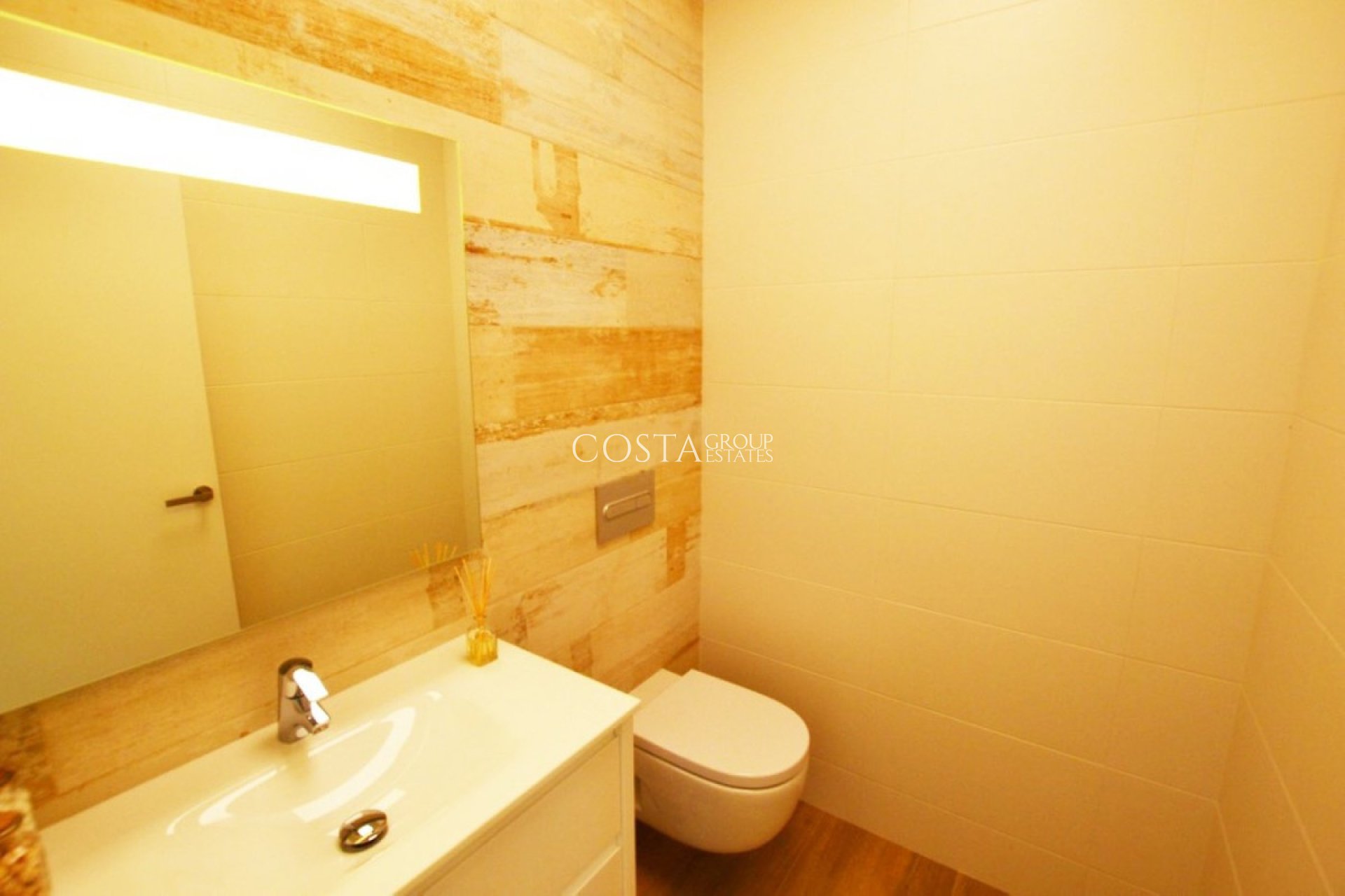 Herverkoop - Villa -
Orihuela - Las Colinas Golf