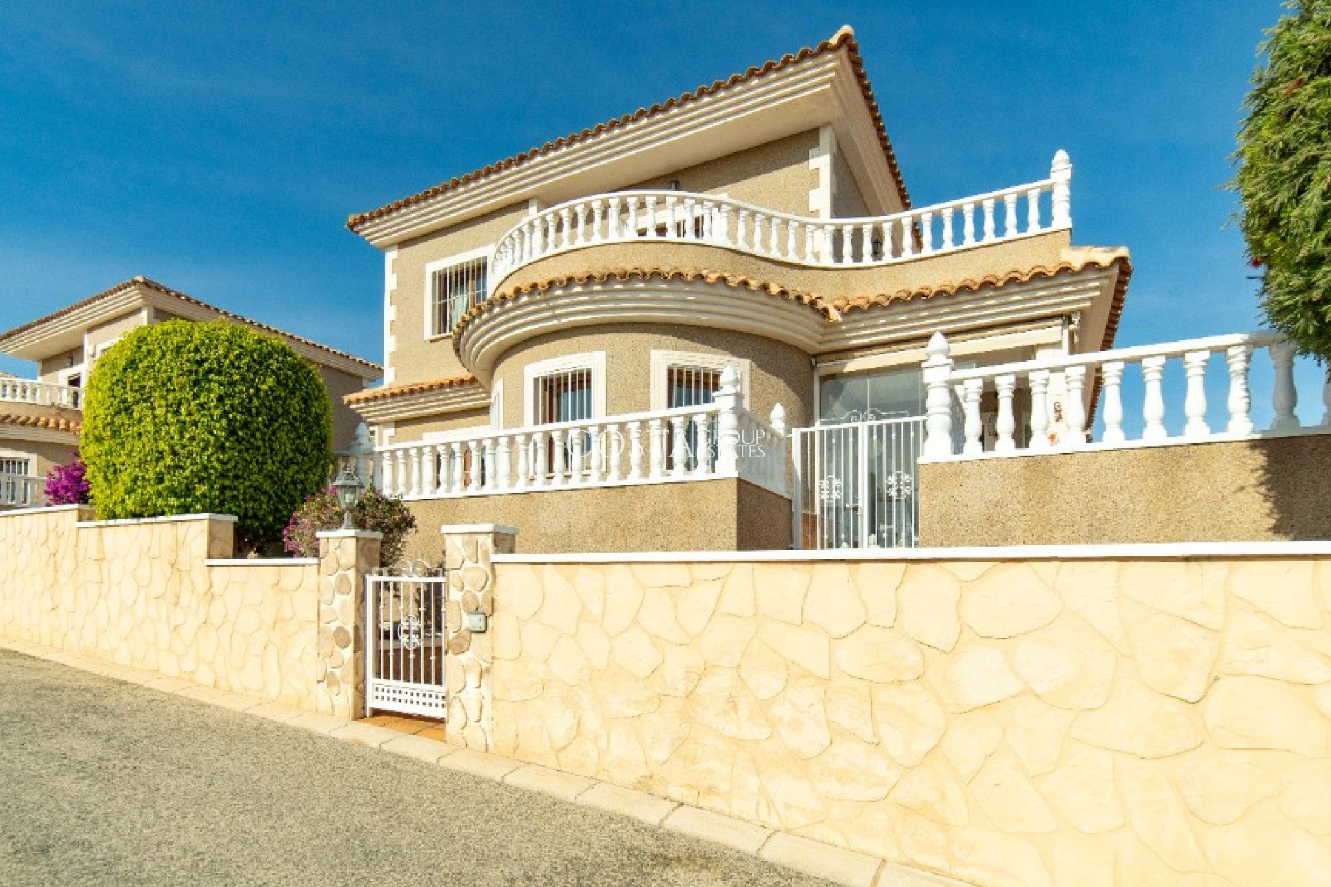 Herverkoop - Villa -
Orihuela - Los Altos