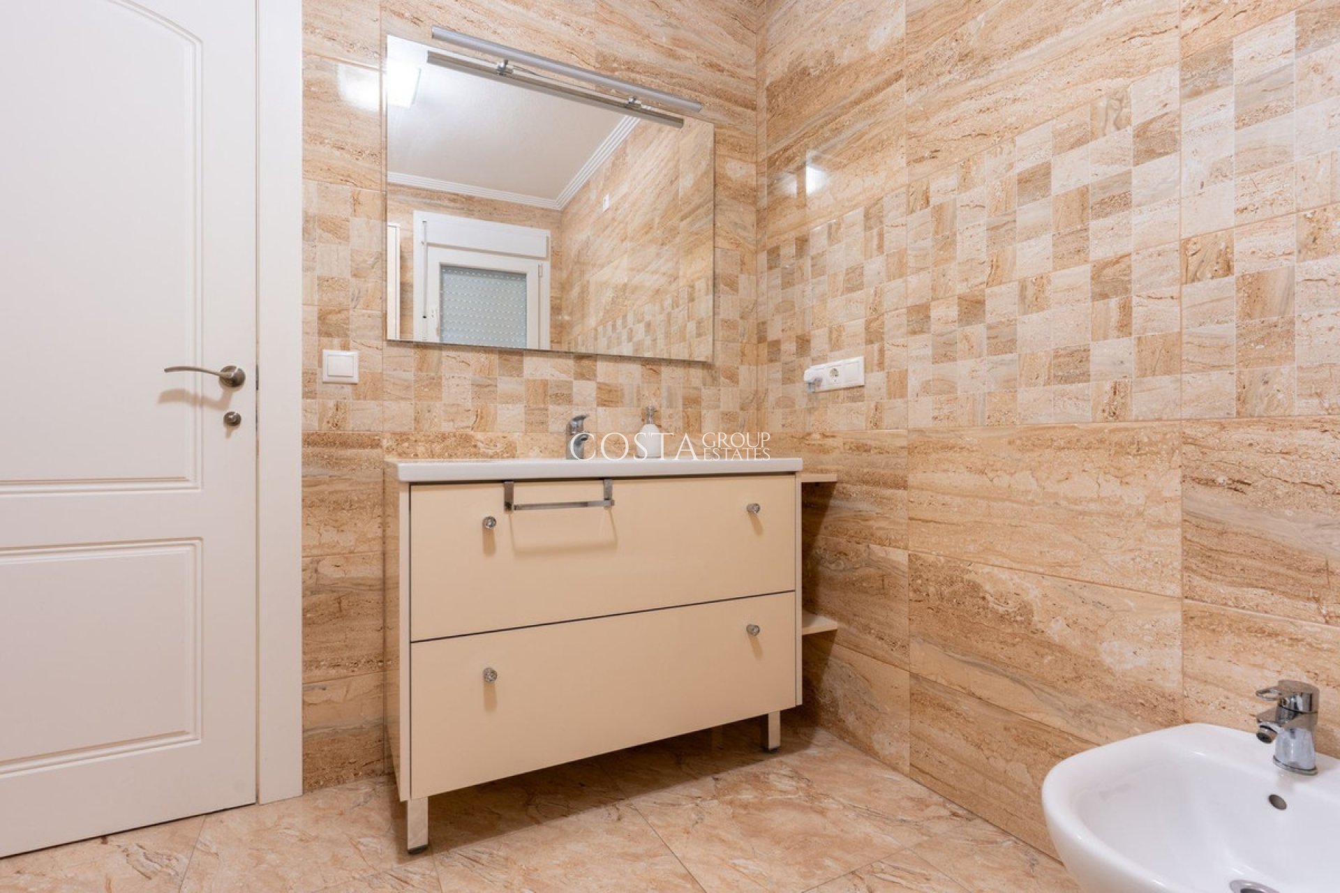 Herverkoop - Villa -
Orihuela - Los Balcones