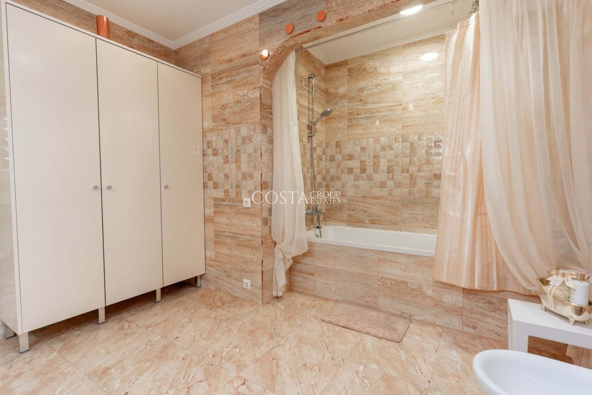 Herverkoop - Villa -
Orihuela - Los Balcones