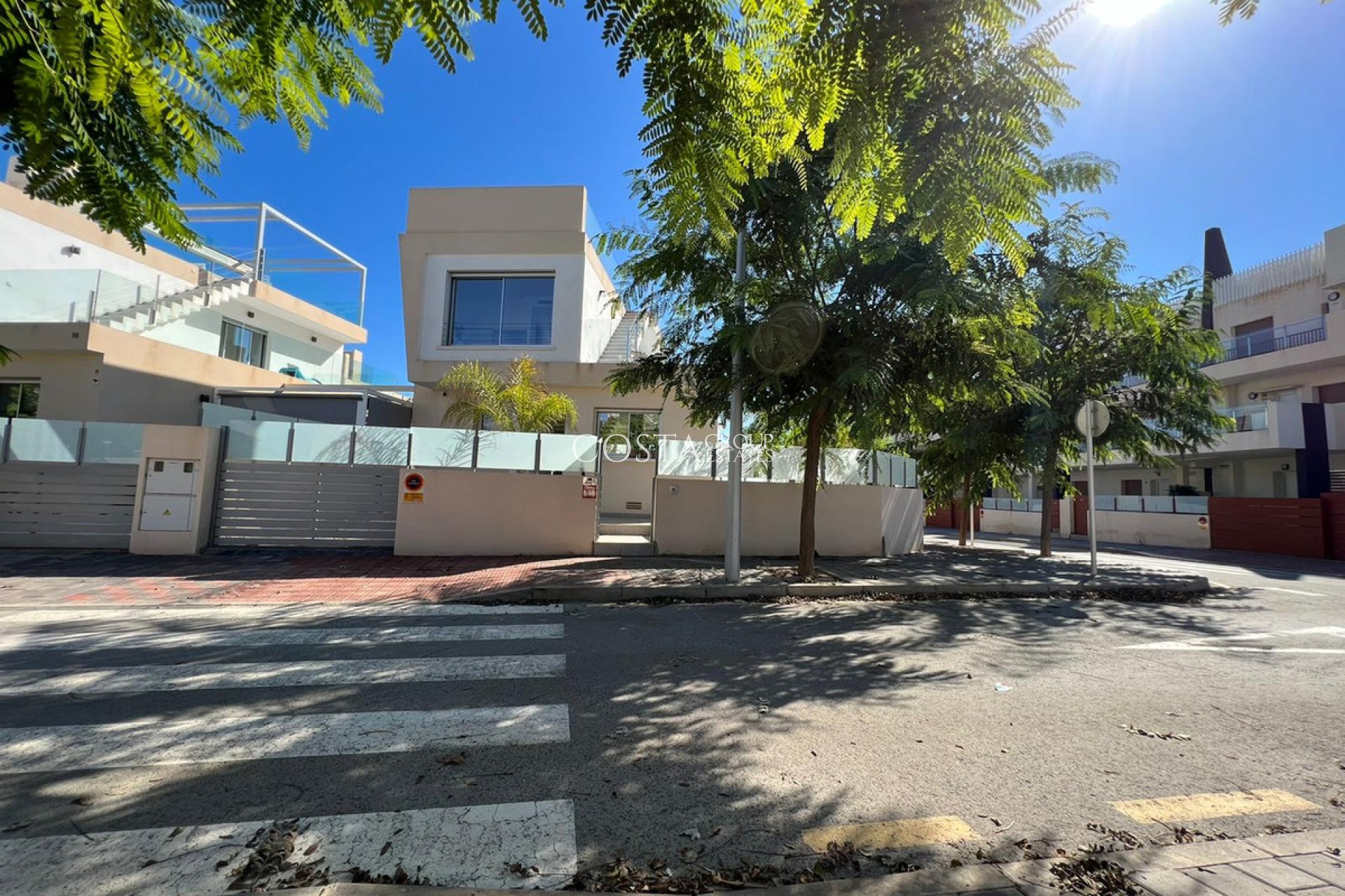 Herverkoop - Villa -
Orihuela - Mil Palmeras