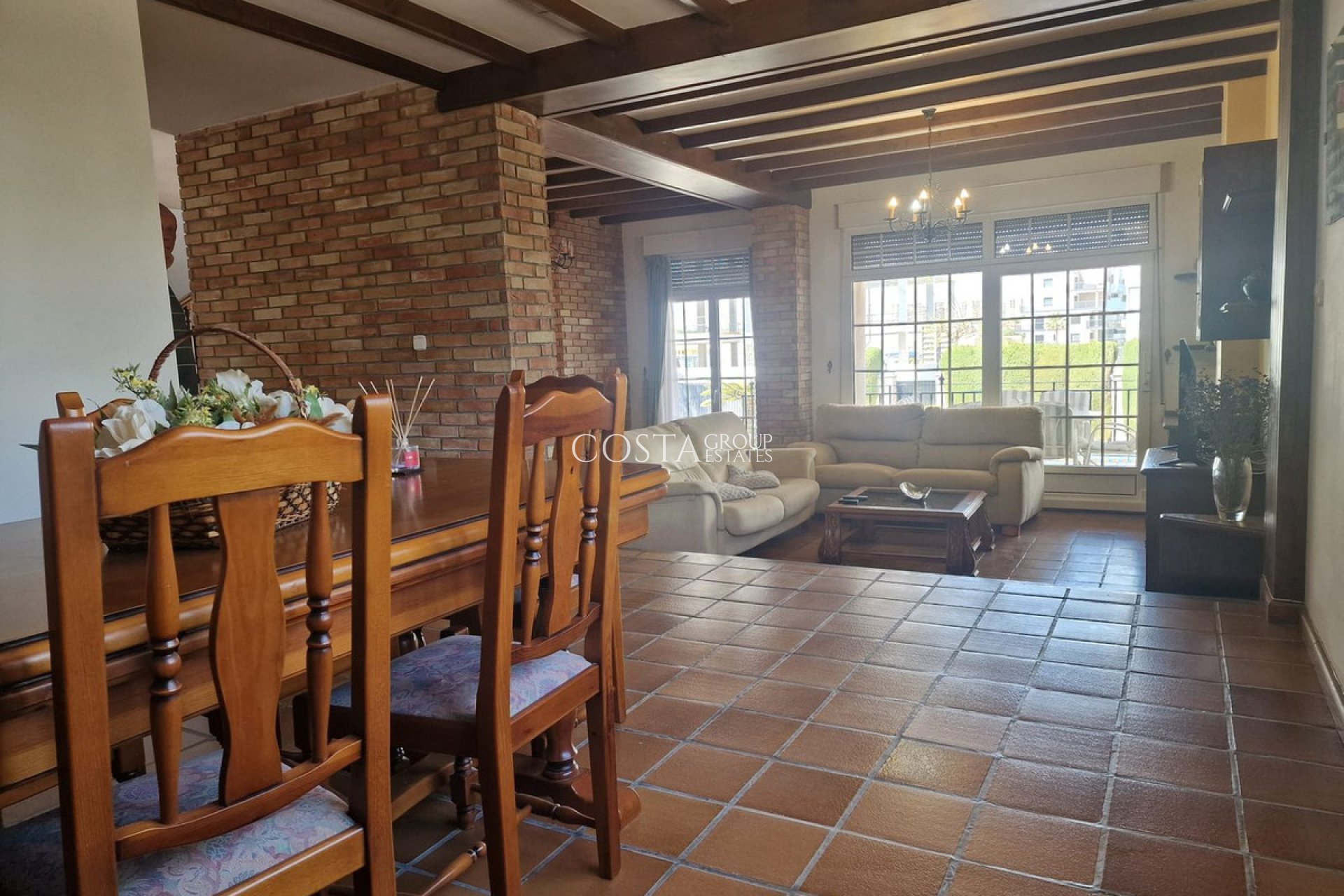 Herverkoop - Villa -
Orihuela - Mil Palmeras