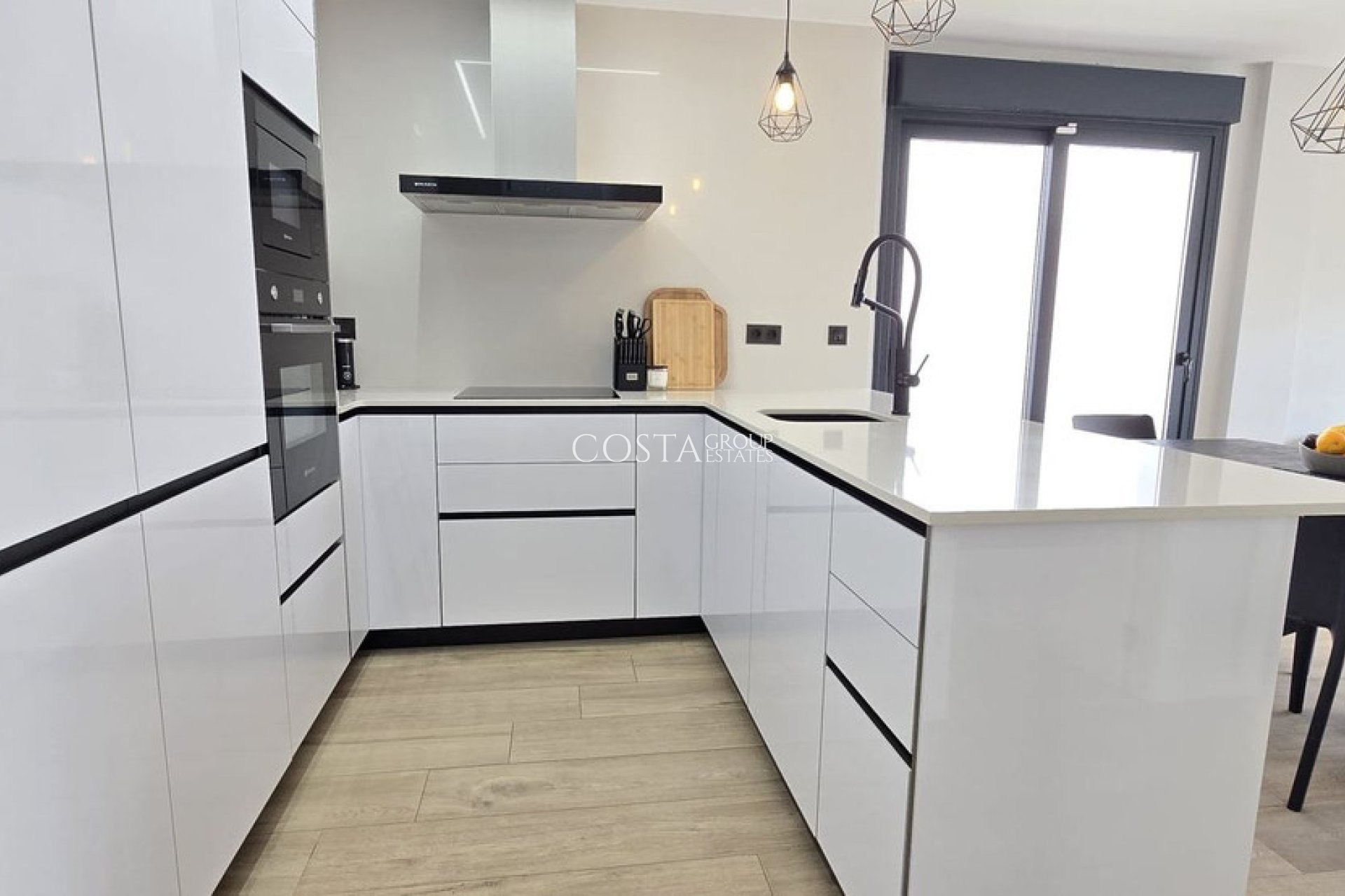 Herverkoop - Villa -
Orihuela - Punta Prima