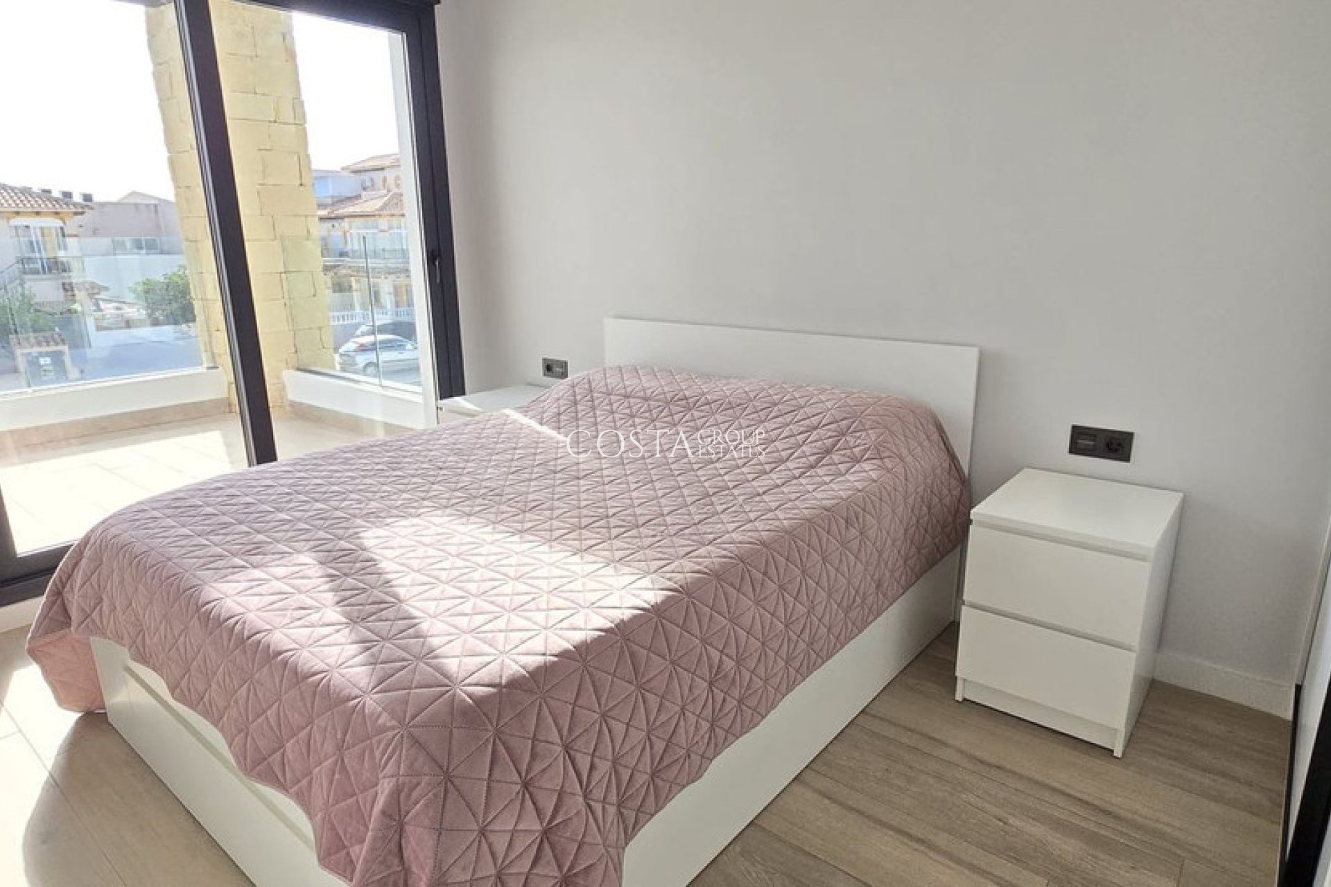 Herverkoop - Villa -
Orihuela - Punta Prima