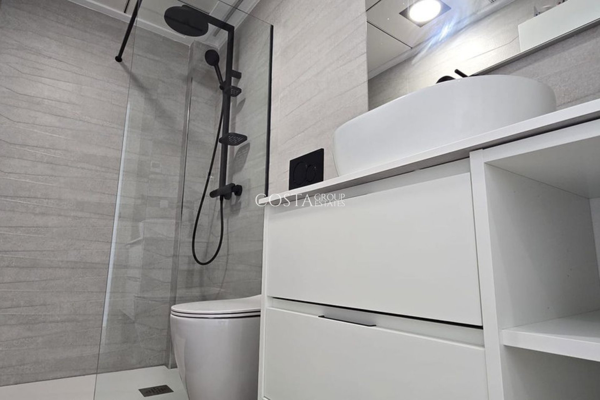 Herverkoop - Villa -
Orihuela - Punta Prima