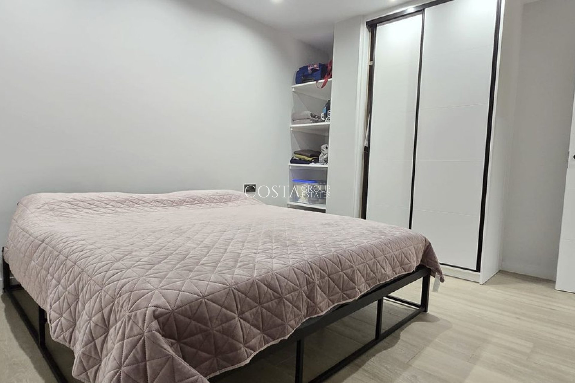 Herverkoop - Villa -
Orihuela - Punta Prima