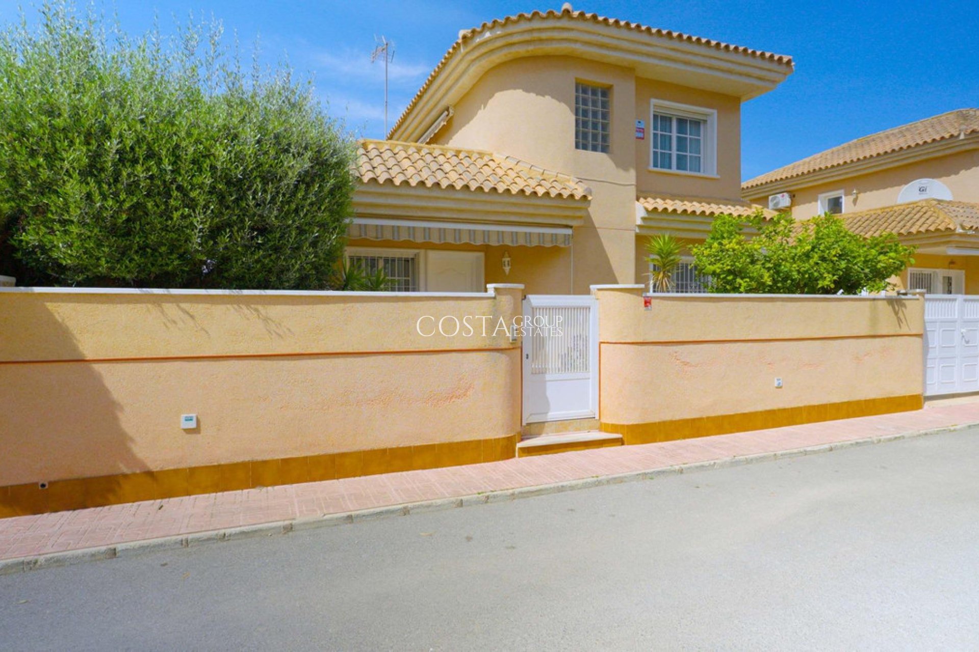 Herverkoop - Villa -
Orihuela - Punta Prima