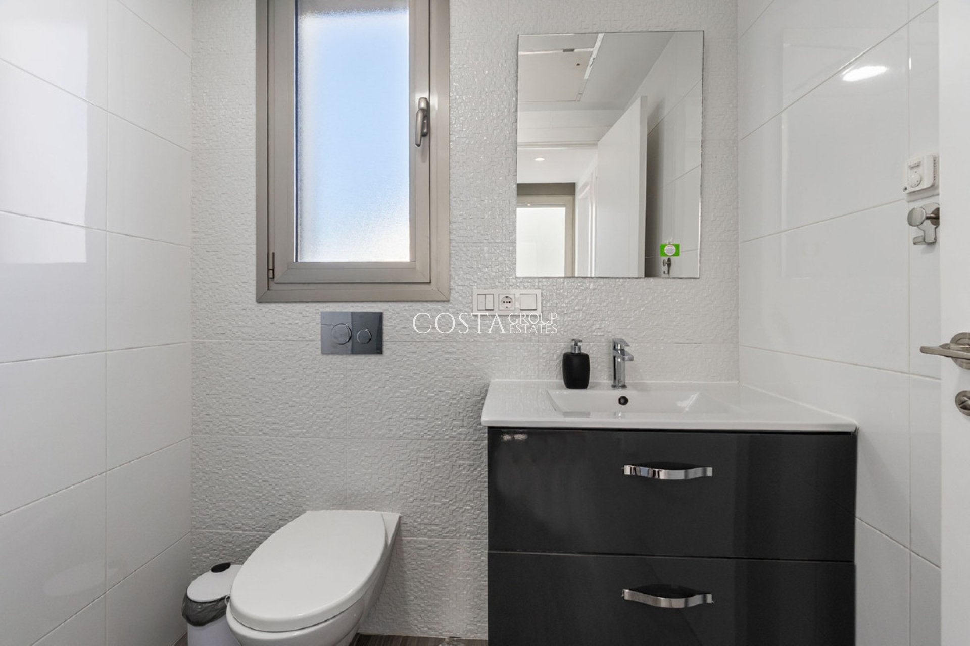 Herverkoop - Villa -
Orihuela - Villamartin