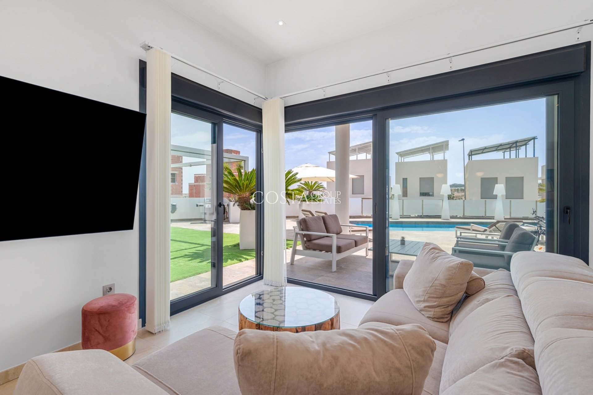 Herverkoop - Villa -
Orihuela - Villamartin