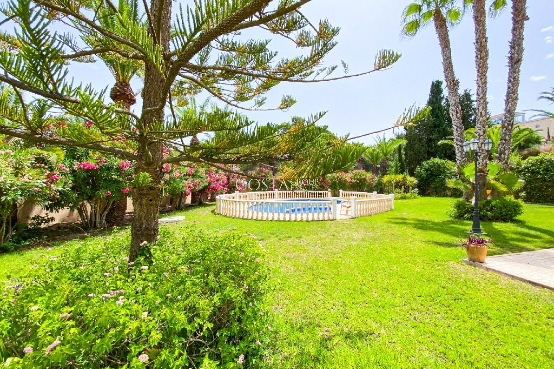 Herverkoop - Villa -
Orihuela - Villamartin