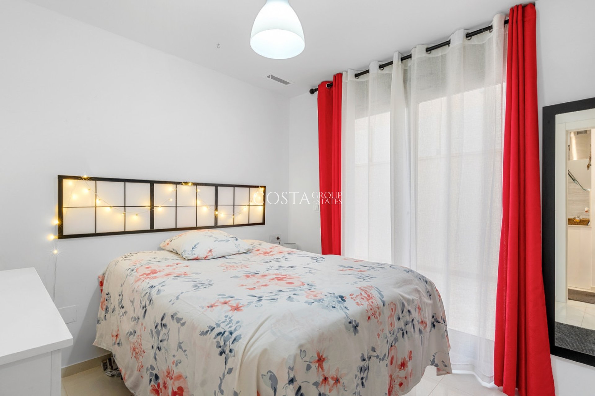 Herverkoop - Villa -
Orihuela - Villamartin