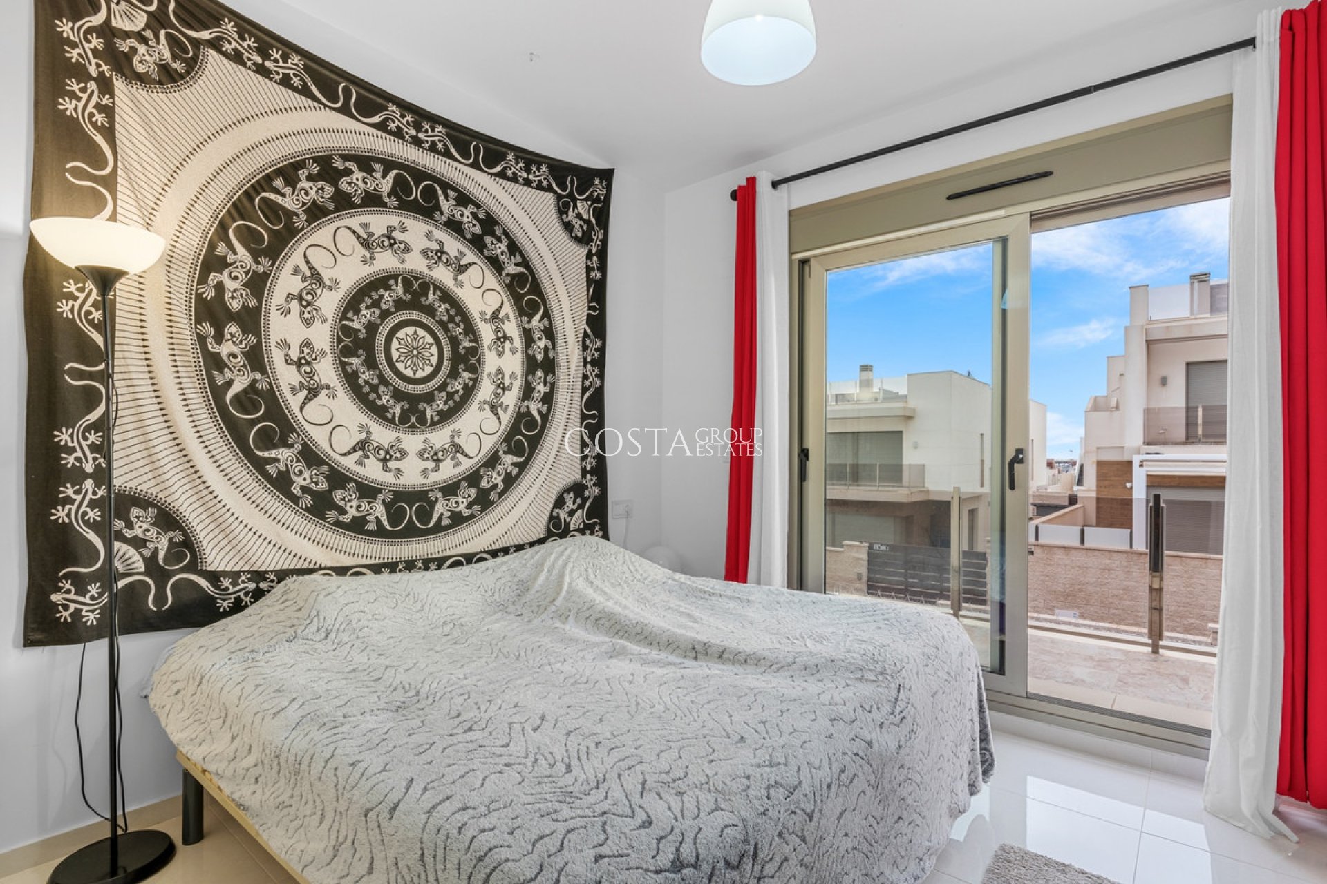 Herverkoop - Villa -
Orihuela - Villamartin