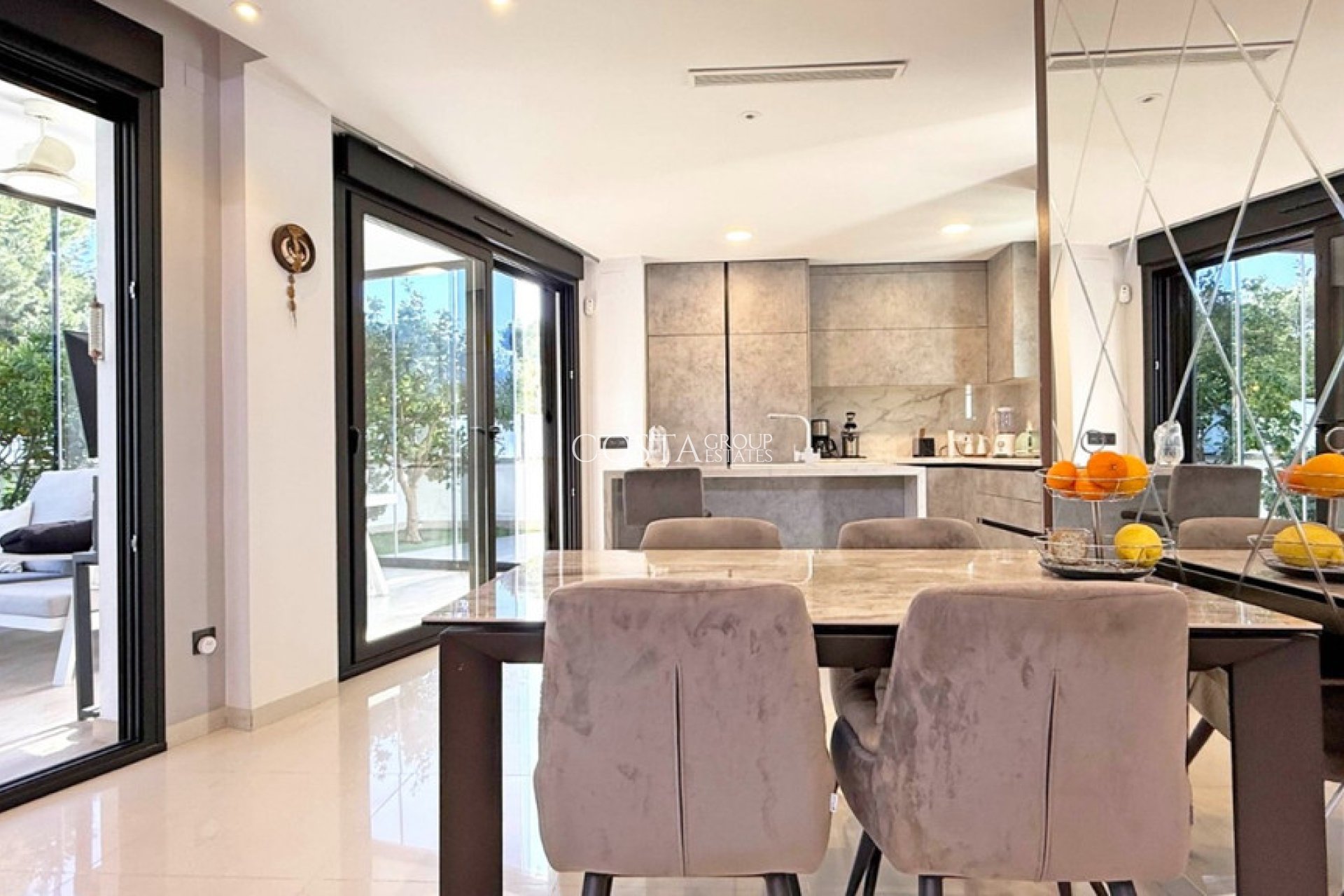 Herverkoop - Villa -
Orihuela - Villamartin