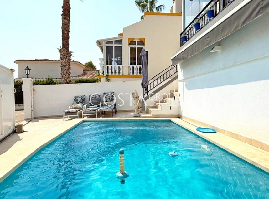 Herverkoop - Villa -
Orihuela - Villamartin