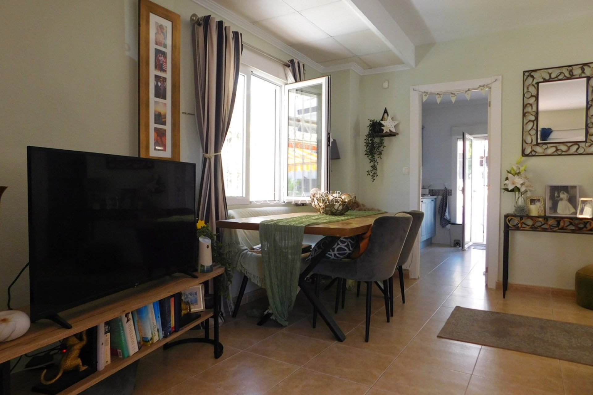 Herverkoop - Villa -
Orihuela - Villamartin