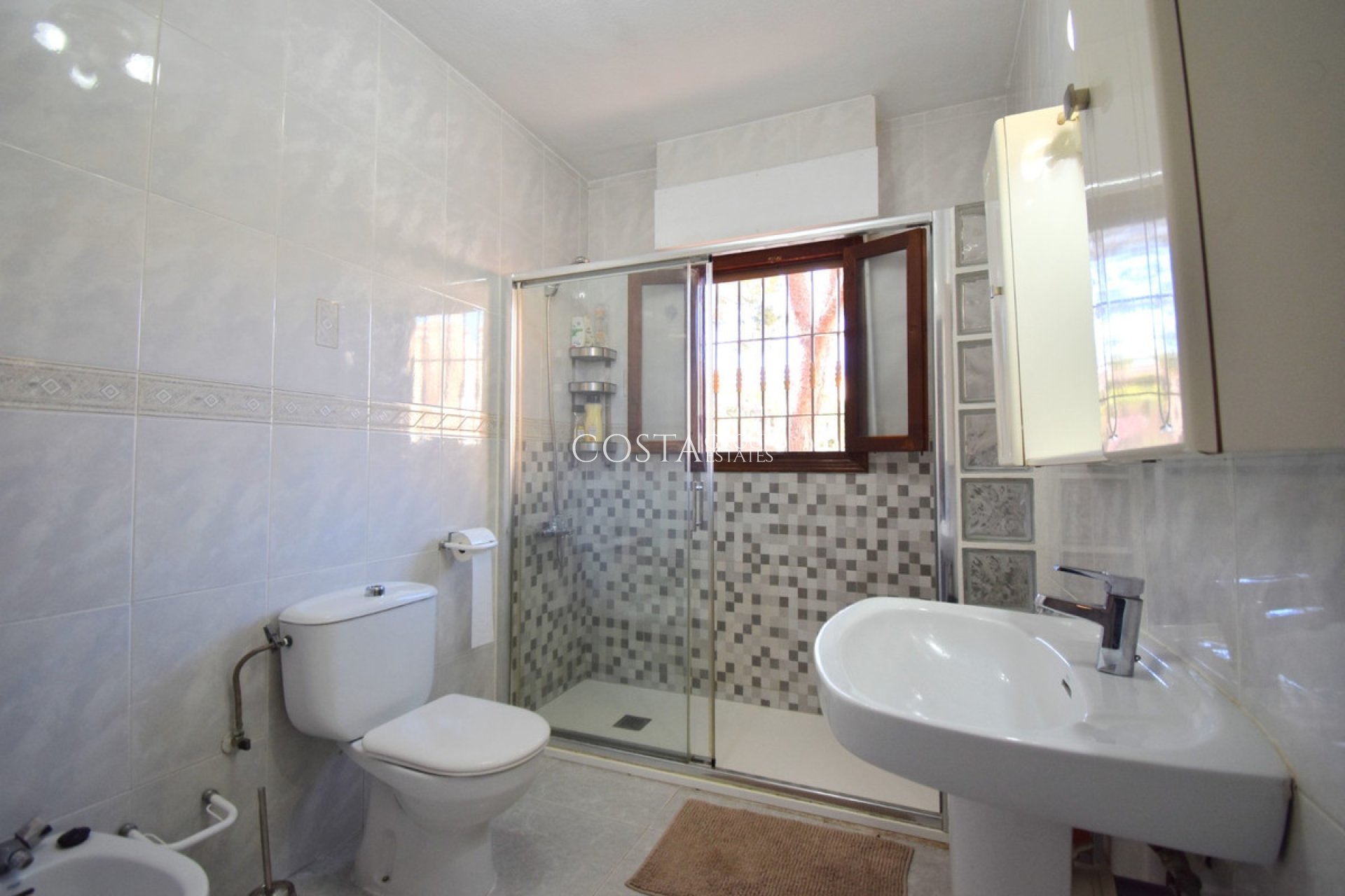 Herverkoop - Villa -
Orihuela - Villamartin