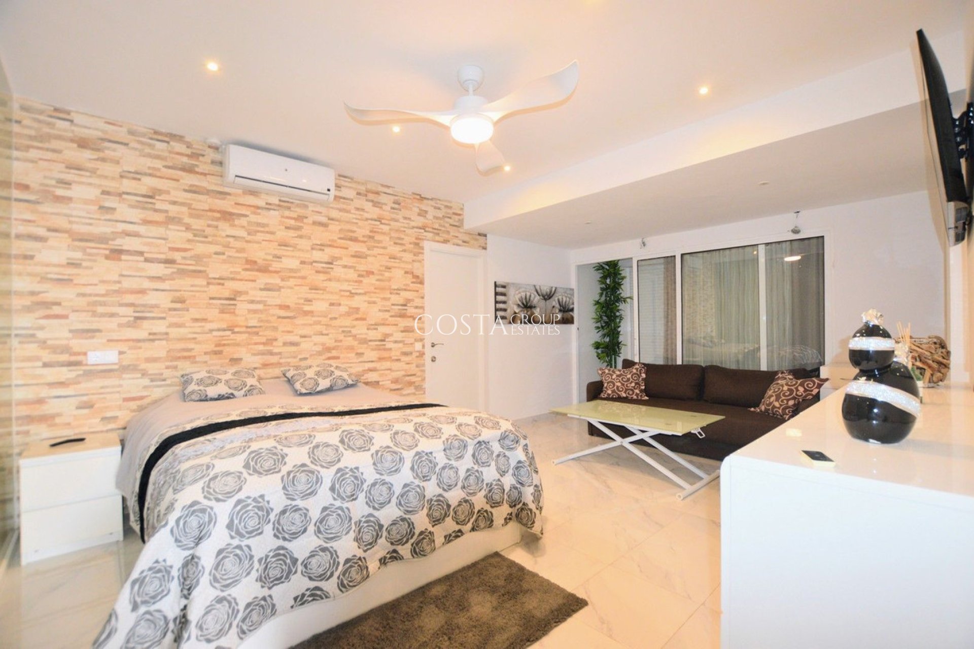 Herverkoop - Villa -
Orihuela - Villamartin