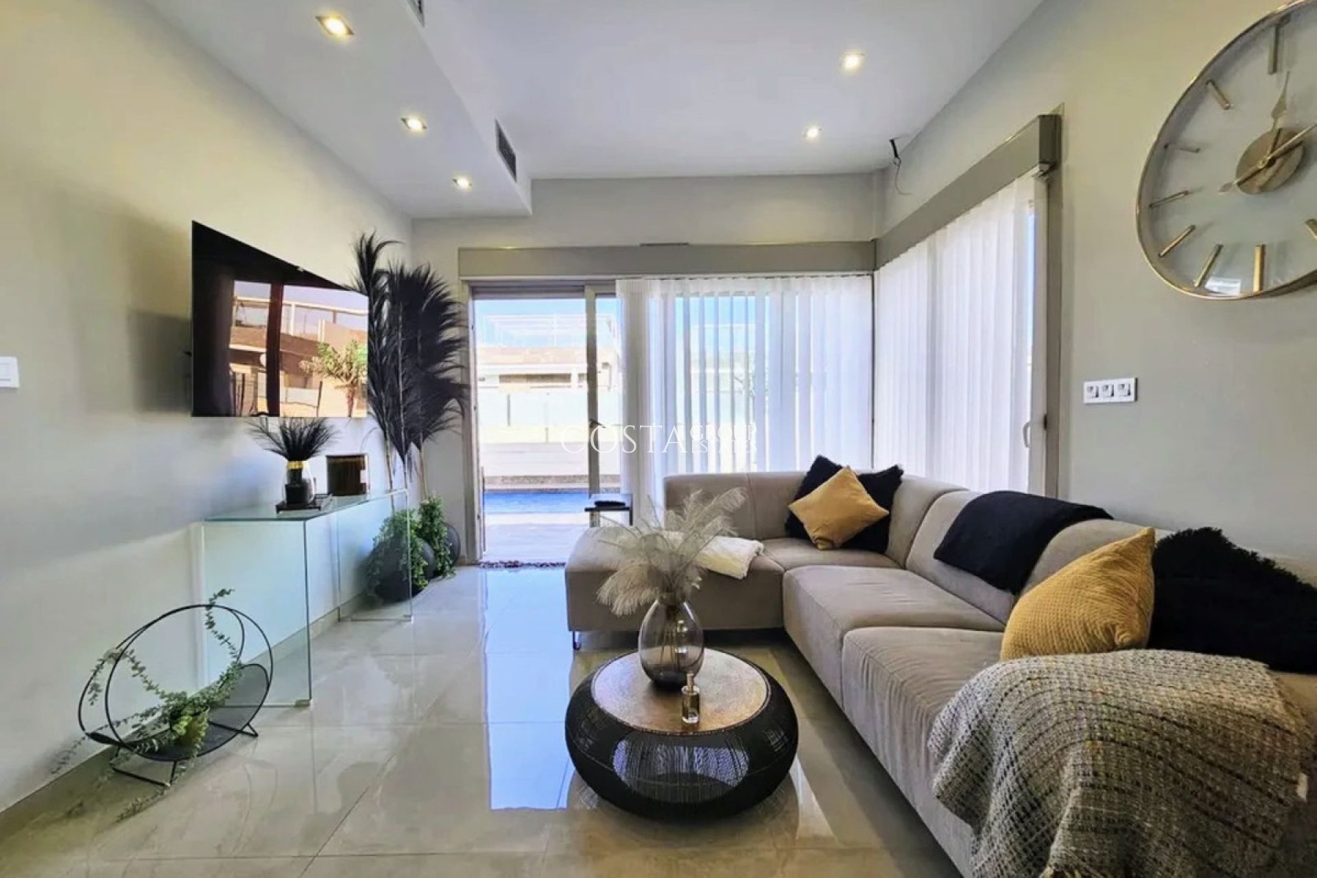 Herverkoop - Villa -
Orihuela - Villamartin