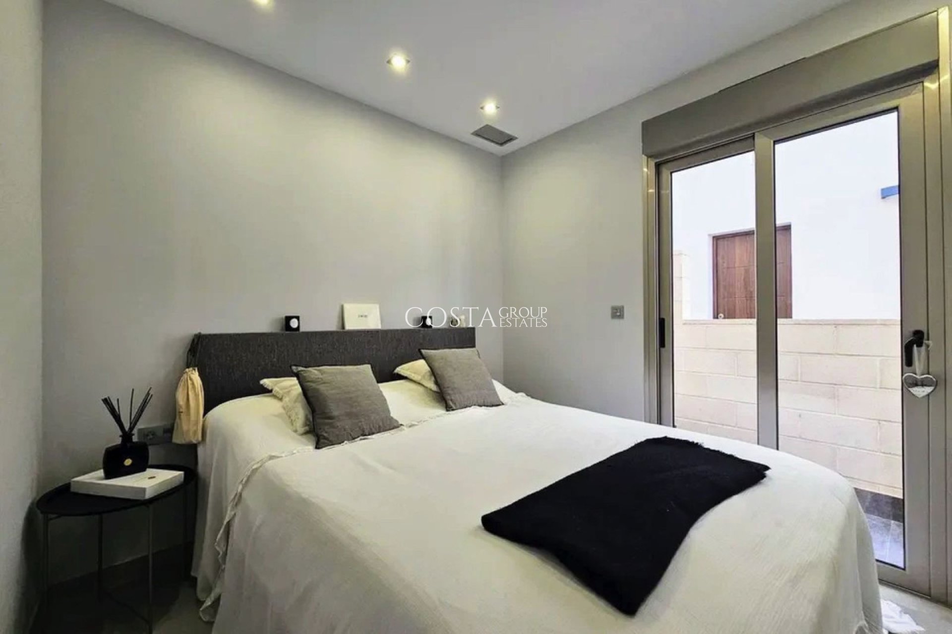 Herverkoop - Villa -
Orihuela - Villamartin