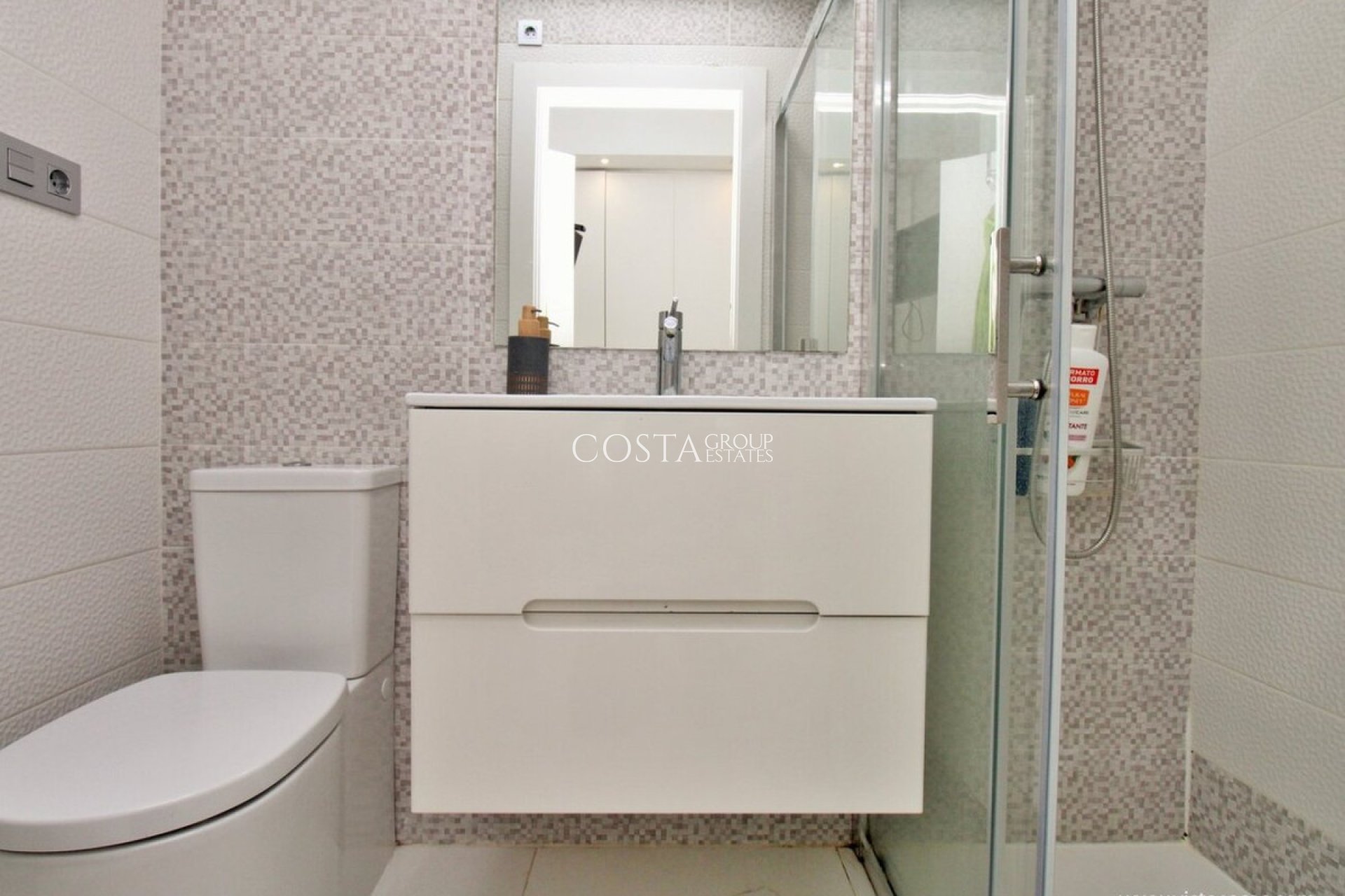 Herverkoop - Villa -
Orihuela - Villamartin