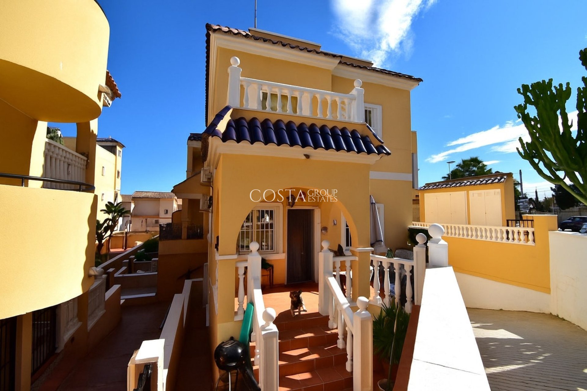 Herverkoop - Villa -
Orihuela - Villamartin