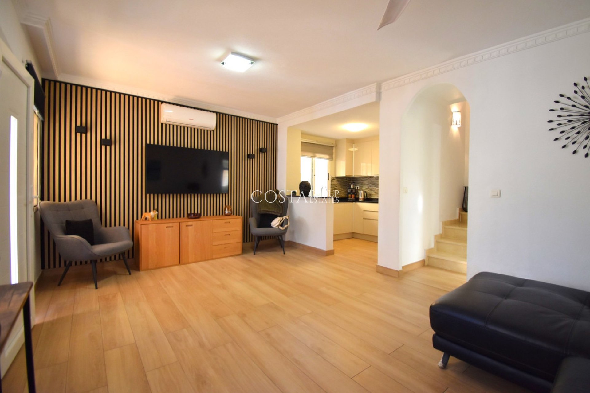 Herverkoop - Villa -
Orihuela - Villamartin